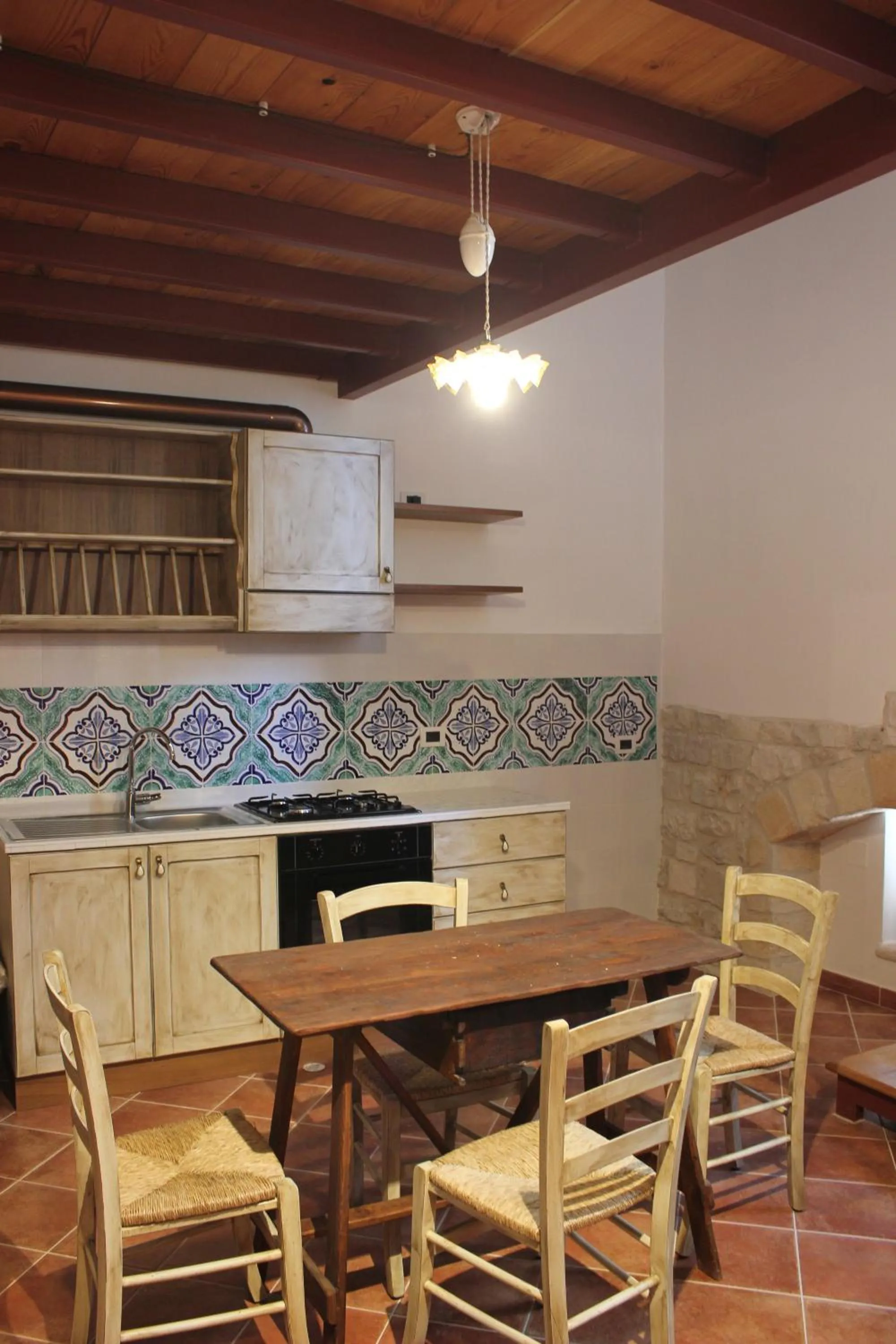 Kitchen or kitchenette in Case Vacanza ARCO SANT'ANTONIO