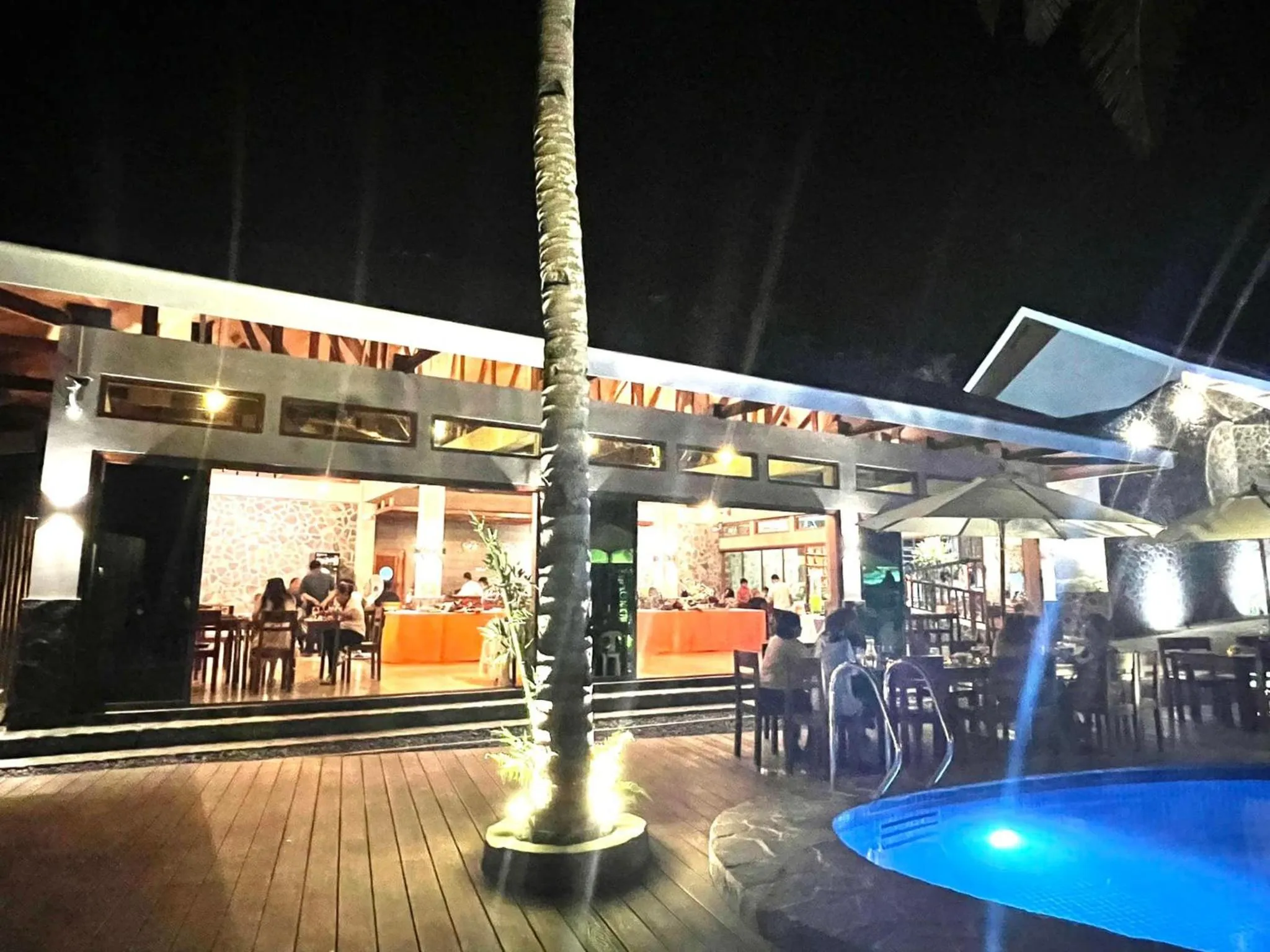 Restaurant/places to eat in Bugnaw Si-e Beach Resort