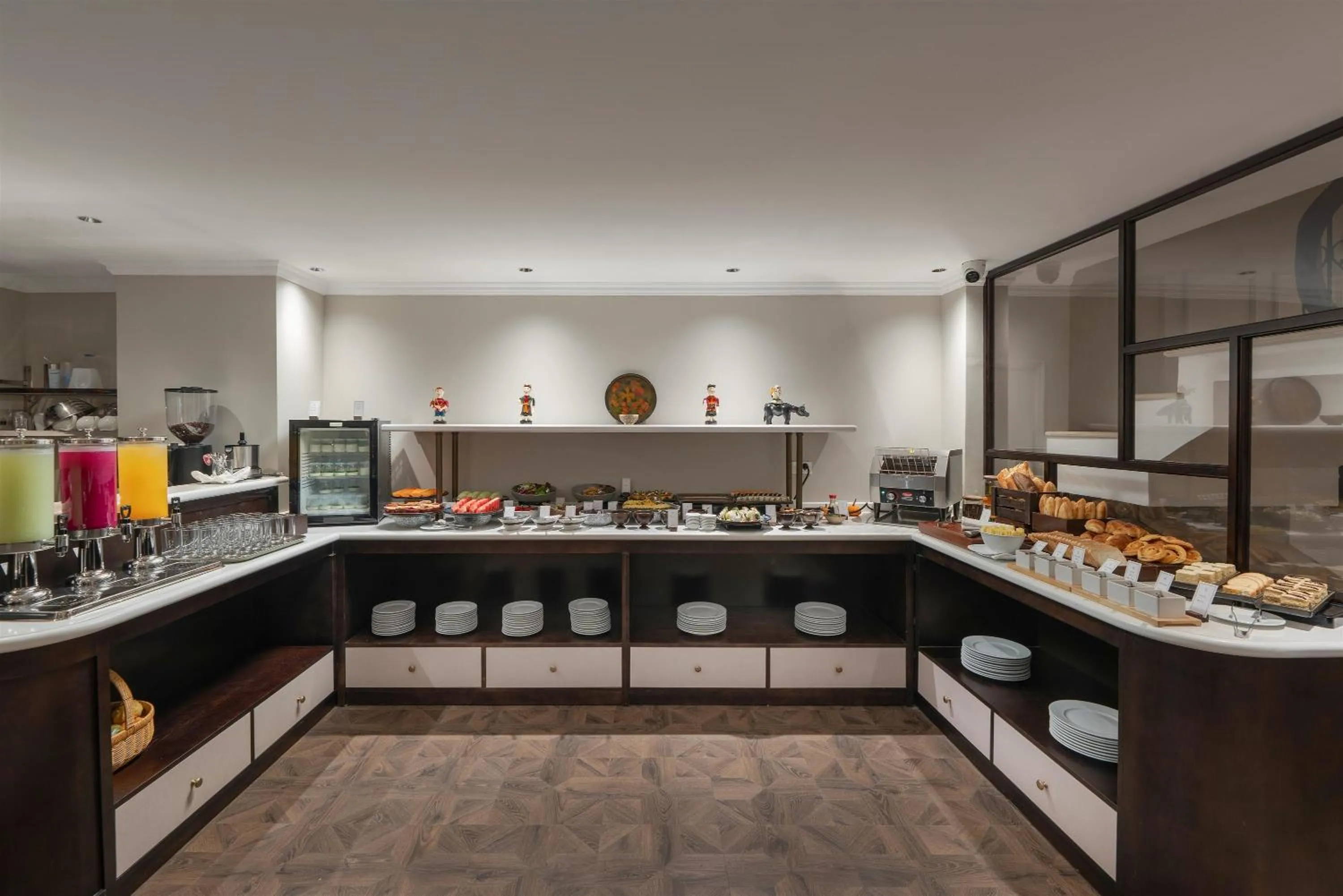 Restaurant/places to eat in Bespoke Boutique Hotel Hanoi