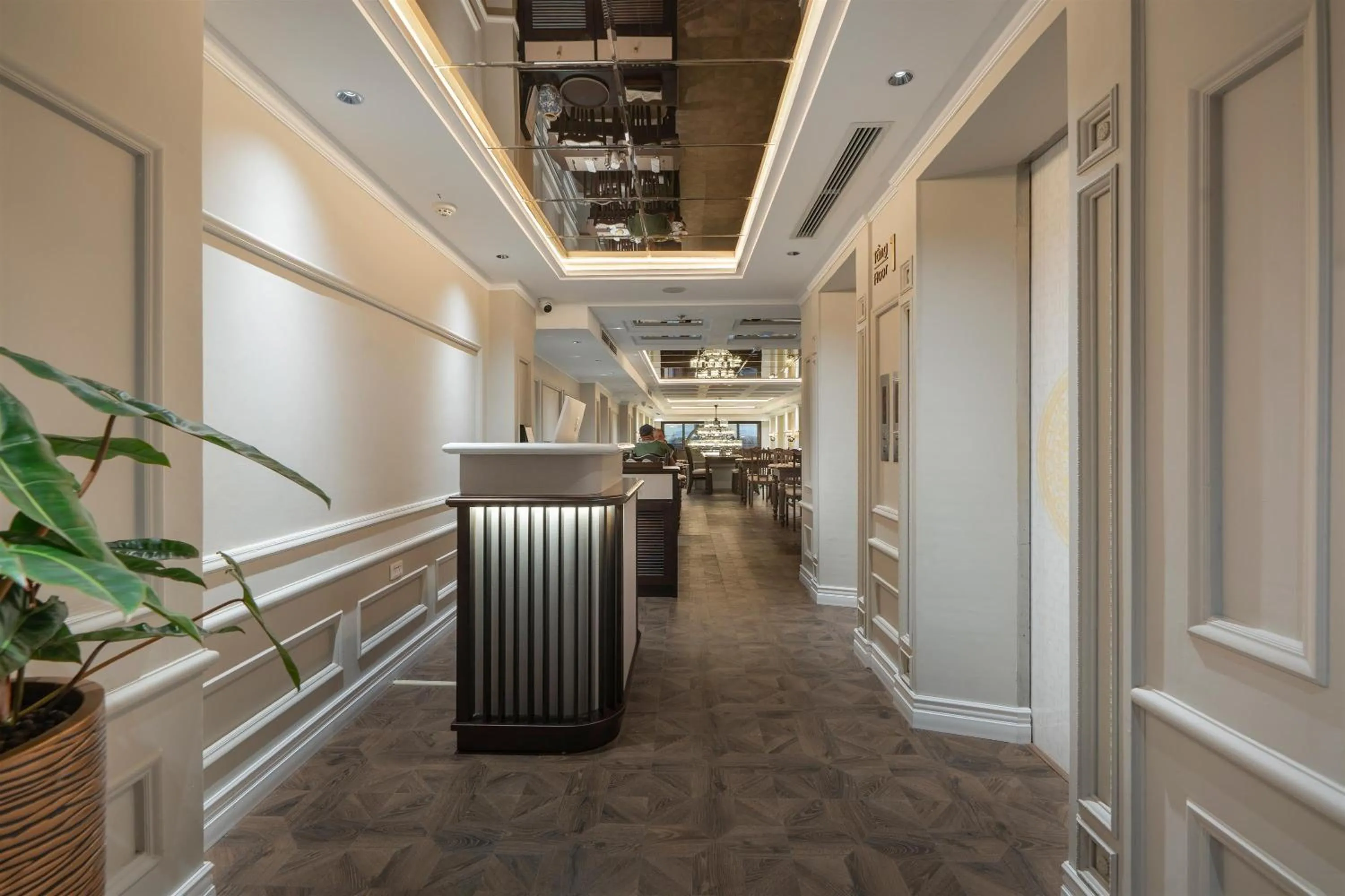 Restaurant/places to eat in Bespoke Boutique Hotel Hanoi