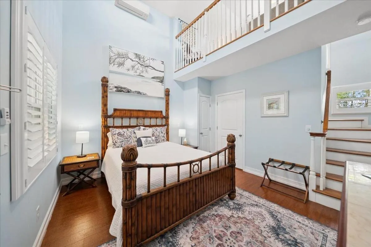 Bedroom, Bed in SeaGlass Inn Bed and Breakfast