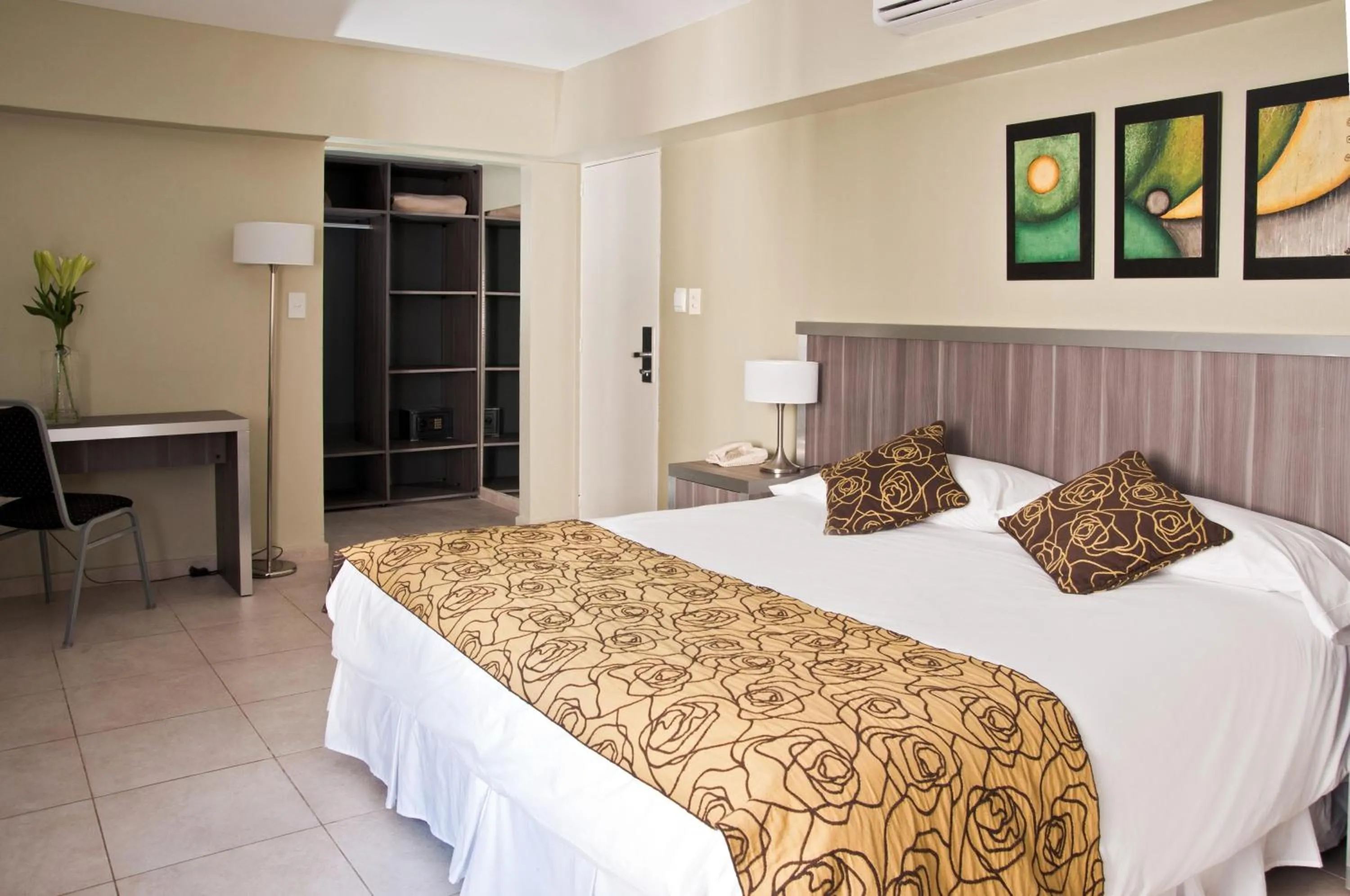 Photo of the whole room, Bed in Uthgra Presidente Perón