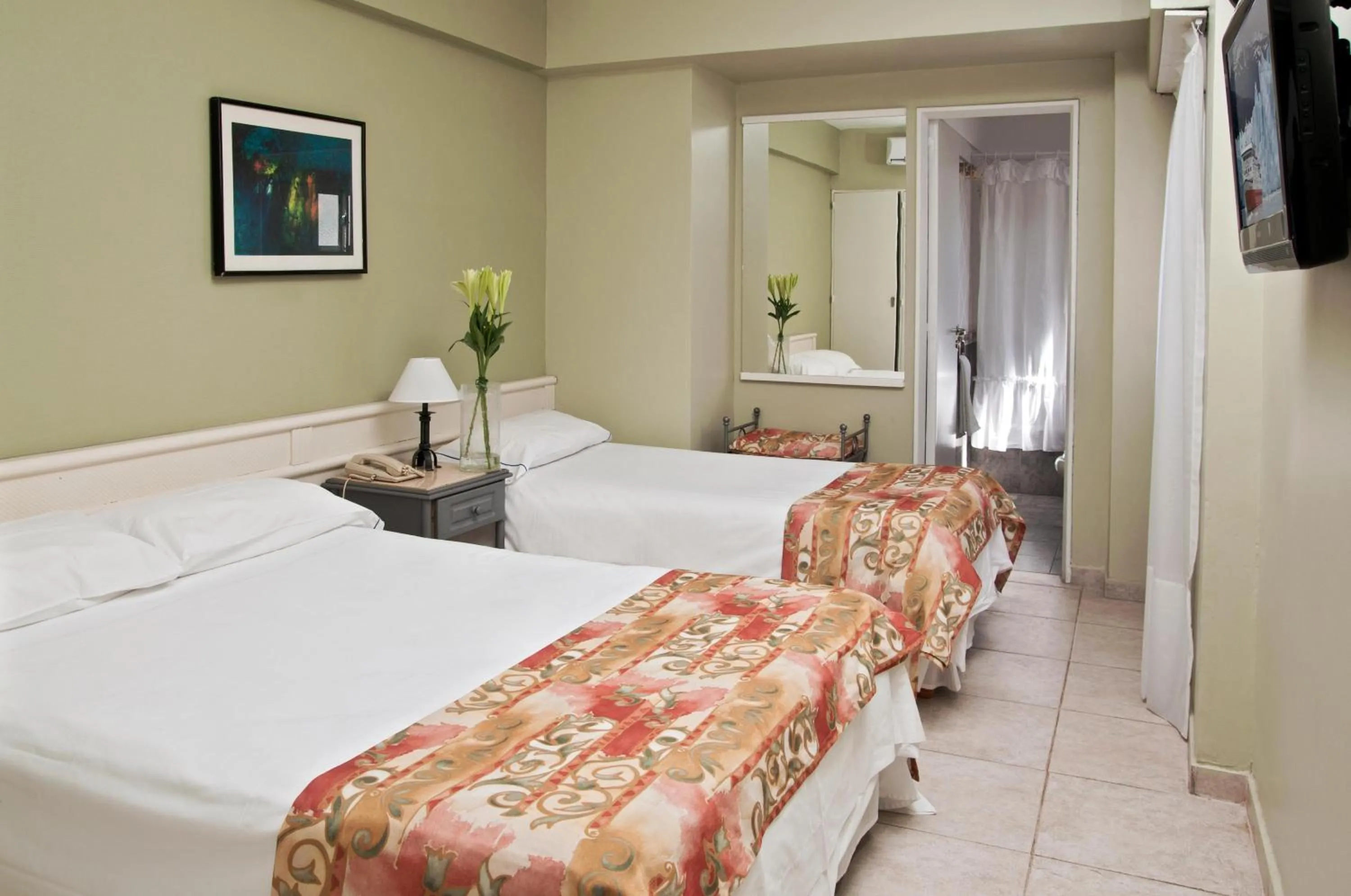 Photo of the whole room, Bed in Uthgra Presidente Perón