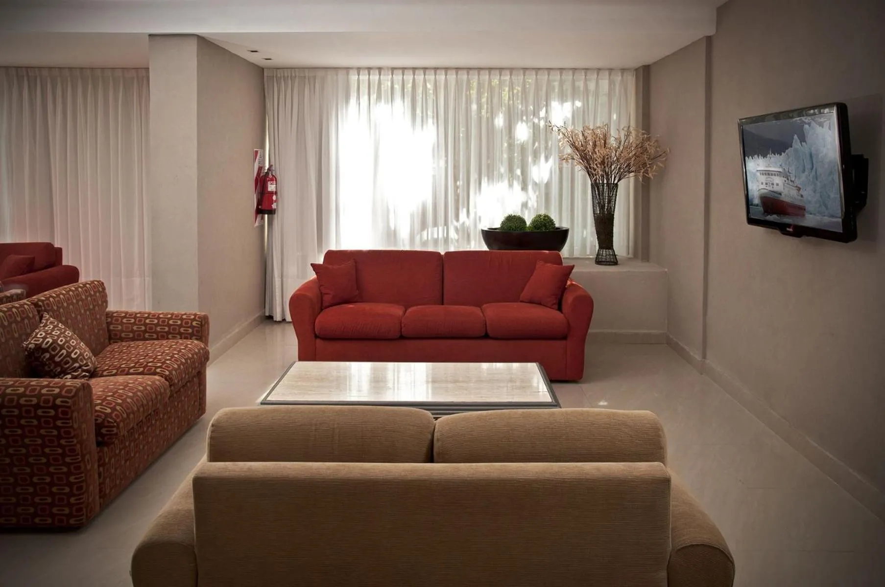 Communal lounge/ TV room in Uthgra Presidente Perón