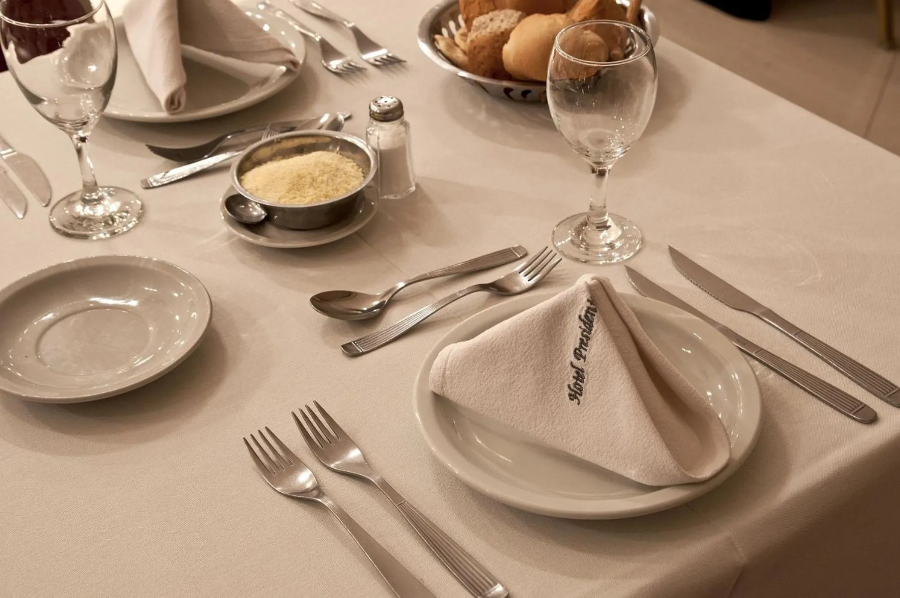 Restaurant/places to eat in Uthgra Presidente Perón