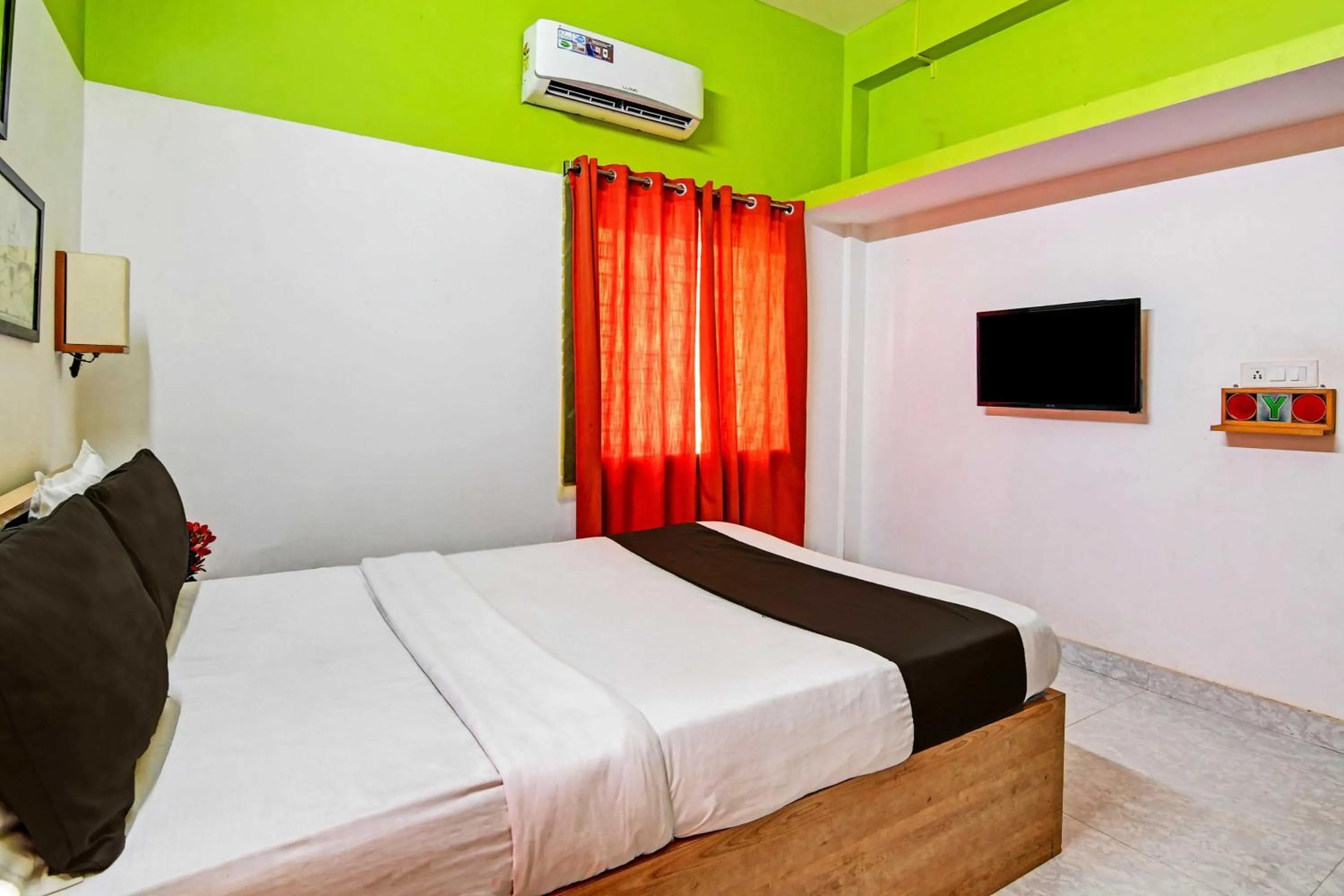 Bedroom, Bed in Hotel O Modern Stay Near ITER