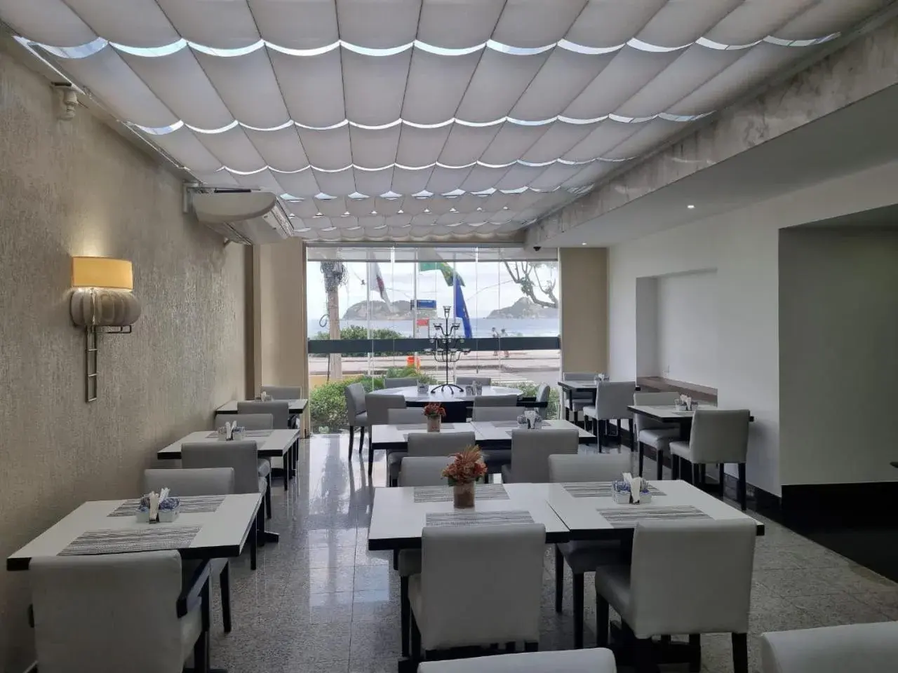 Restaurant/places to eat in Tropical Barra Hotel Restaurant/places to eat in Tropical Barra Hotel