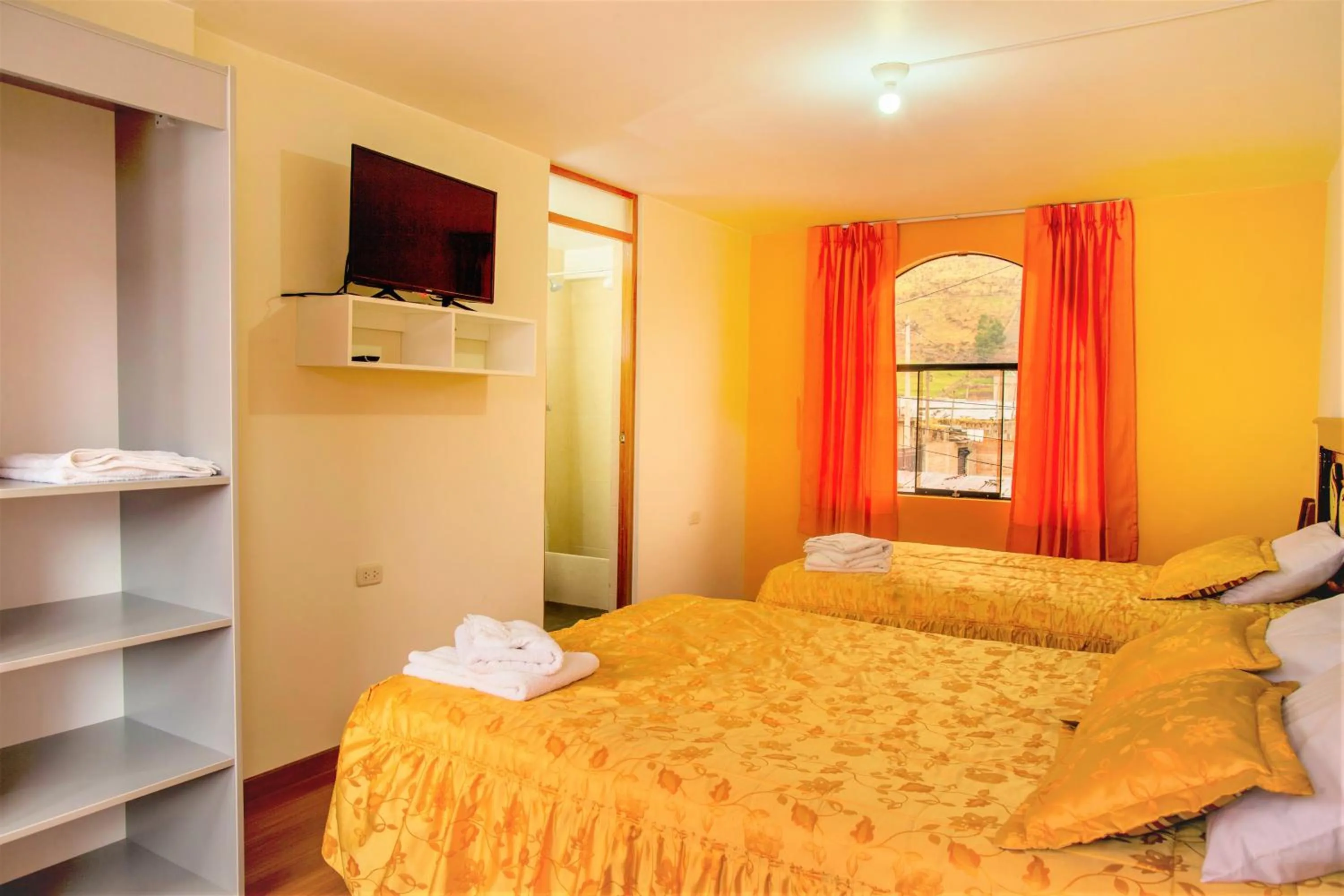 Garden view, Bed in Rumi Wasi