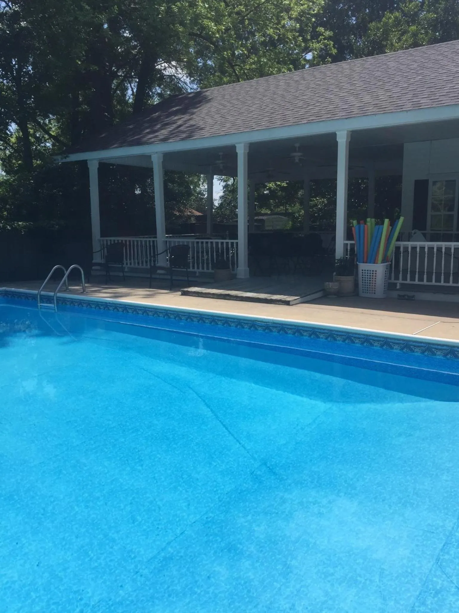 Swimming pool in Huffman House Bed & Breakfast