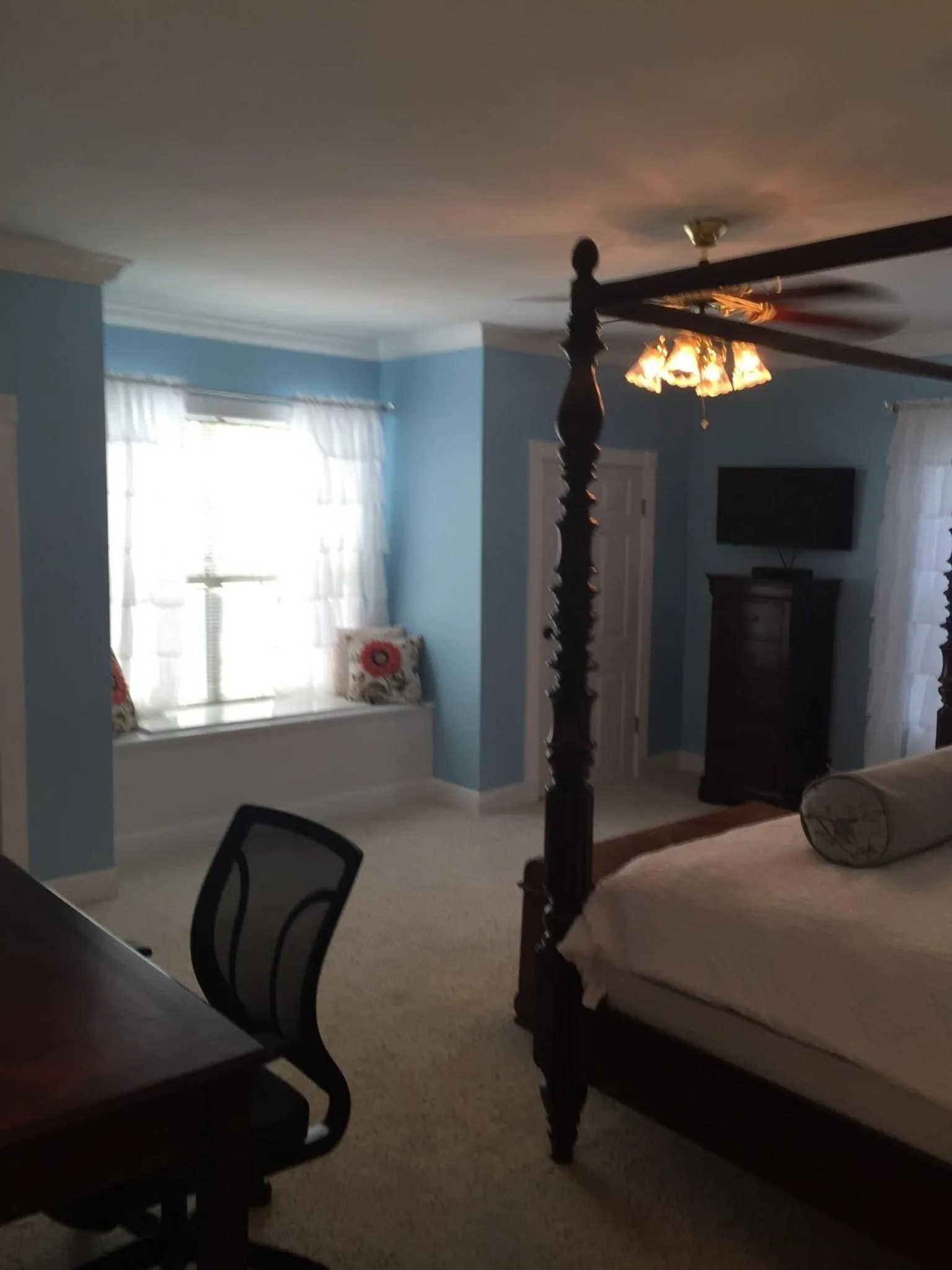 Photo of the whole room, Bed in Huffman House Bed & Breakfast