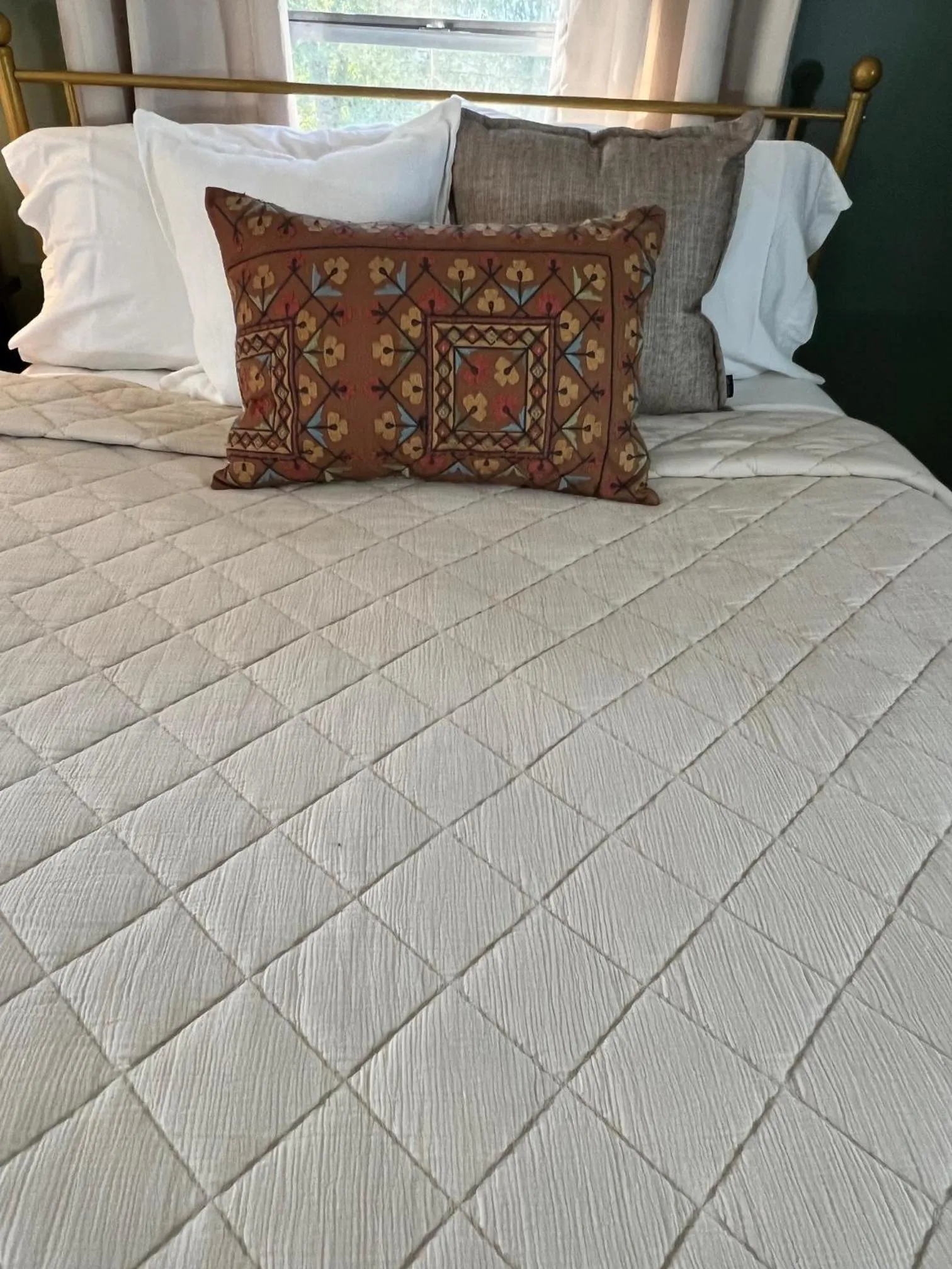 Bed in Huffman House Bed & Breakfast