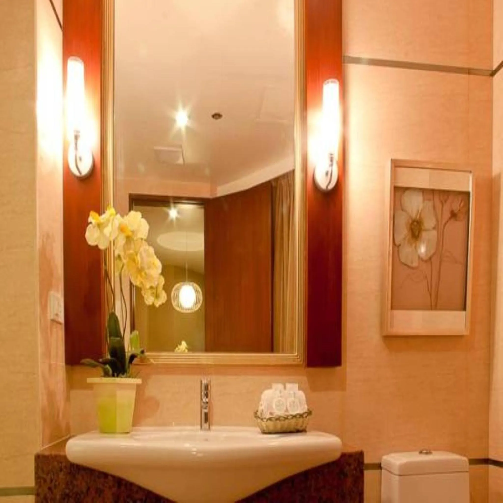 Bathroom in Royal Garden Hotel