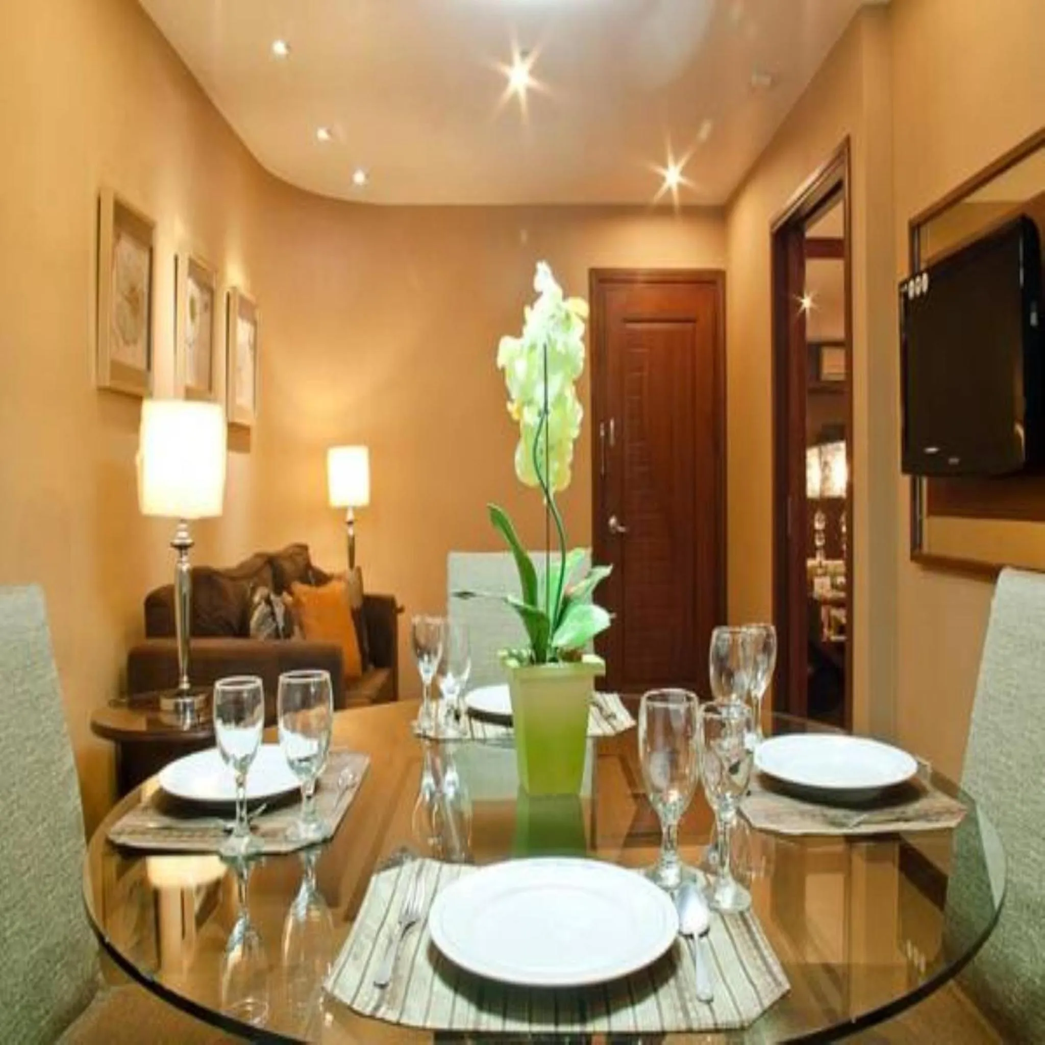 Dining area in Royal Garden Hotel