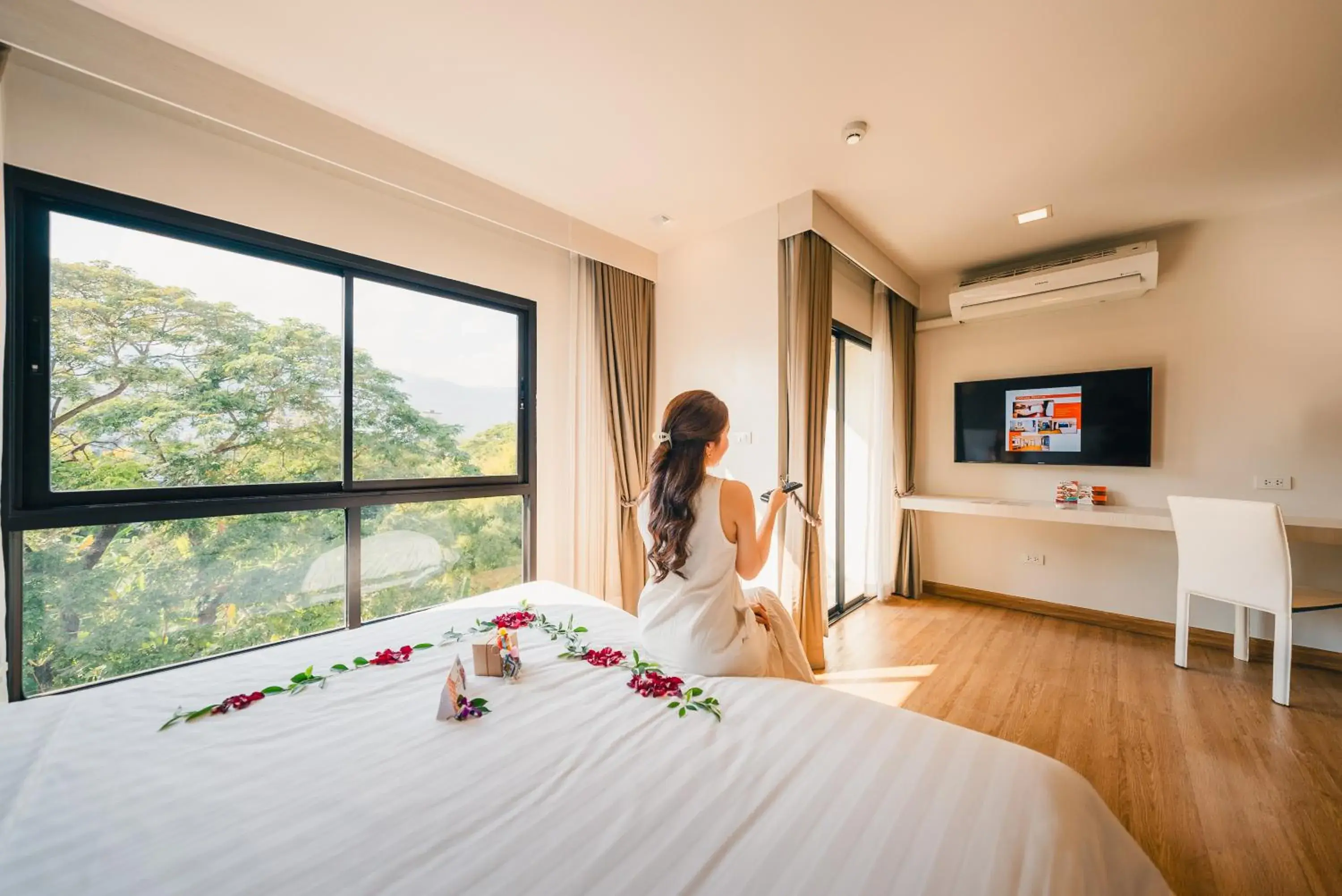View (from property/room), Bed in Cmor by Recall Hotels SHA Extra Plus View (from property/room), Bed in Cmor by Recall Hotels SHA Extra Plus