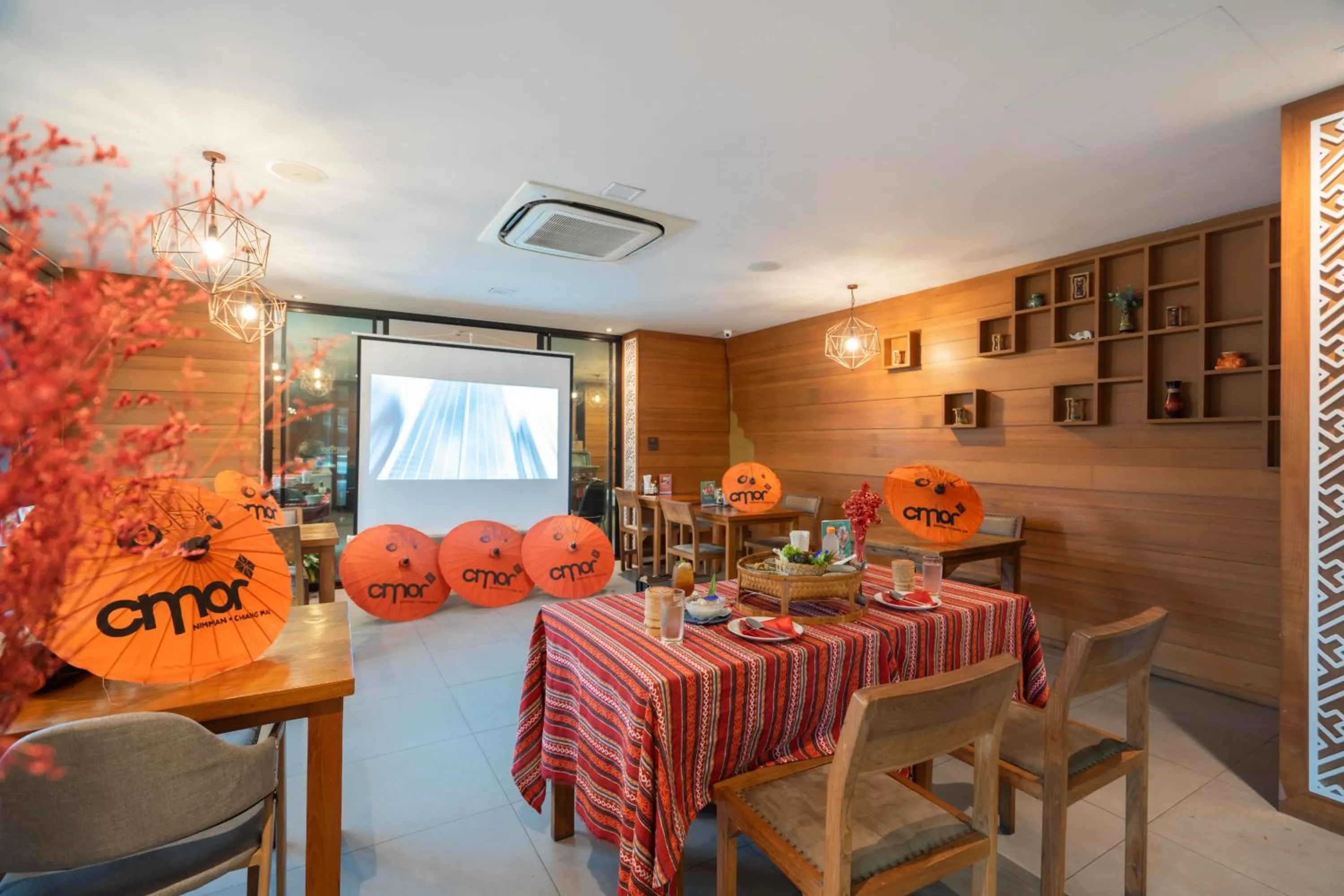 Restaurant/places to eat in Cmor by Recall Hotels SHA Extra Plus