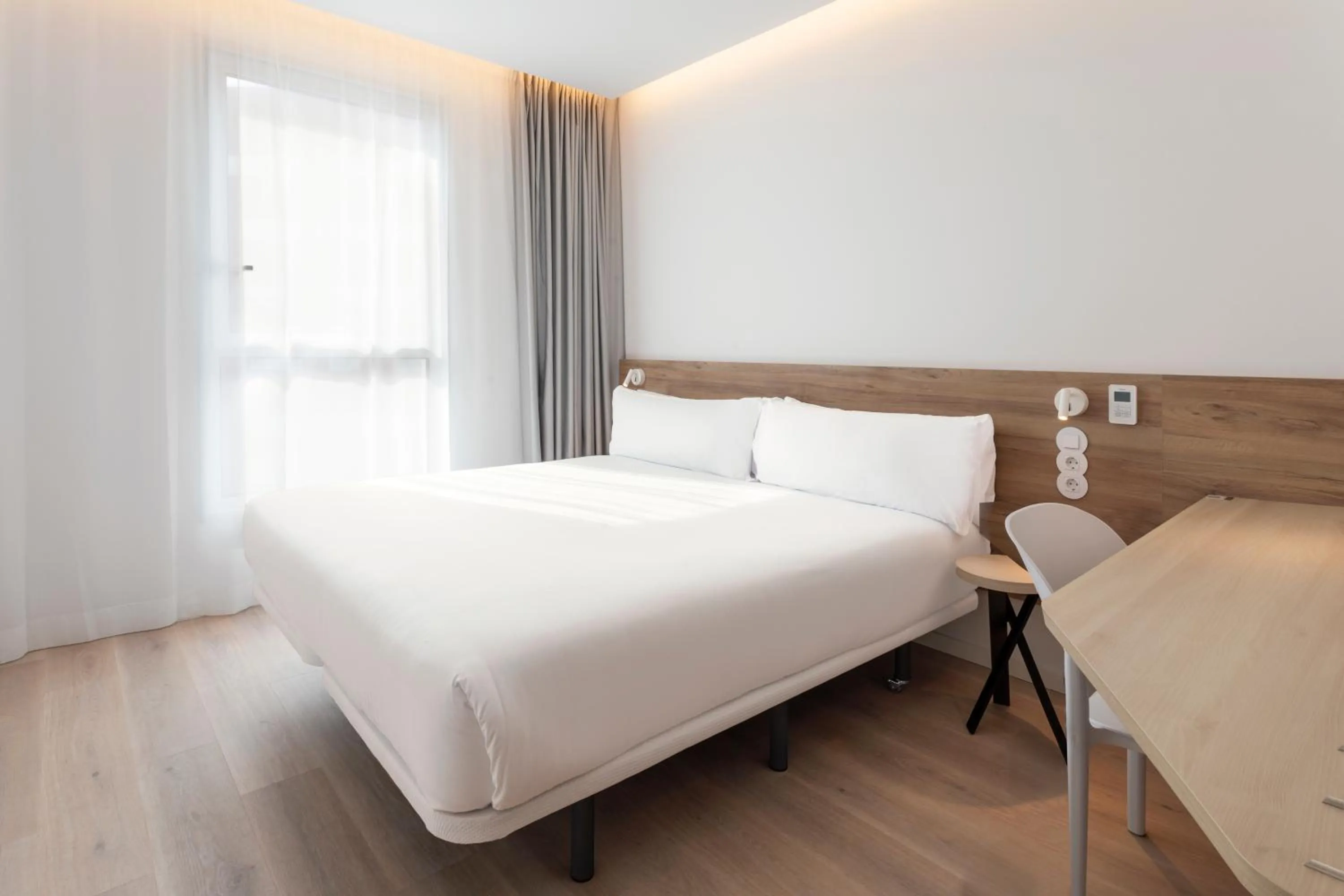 Bed in B&B HOTEL Setúbal Bonfim