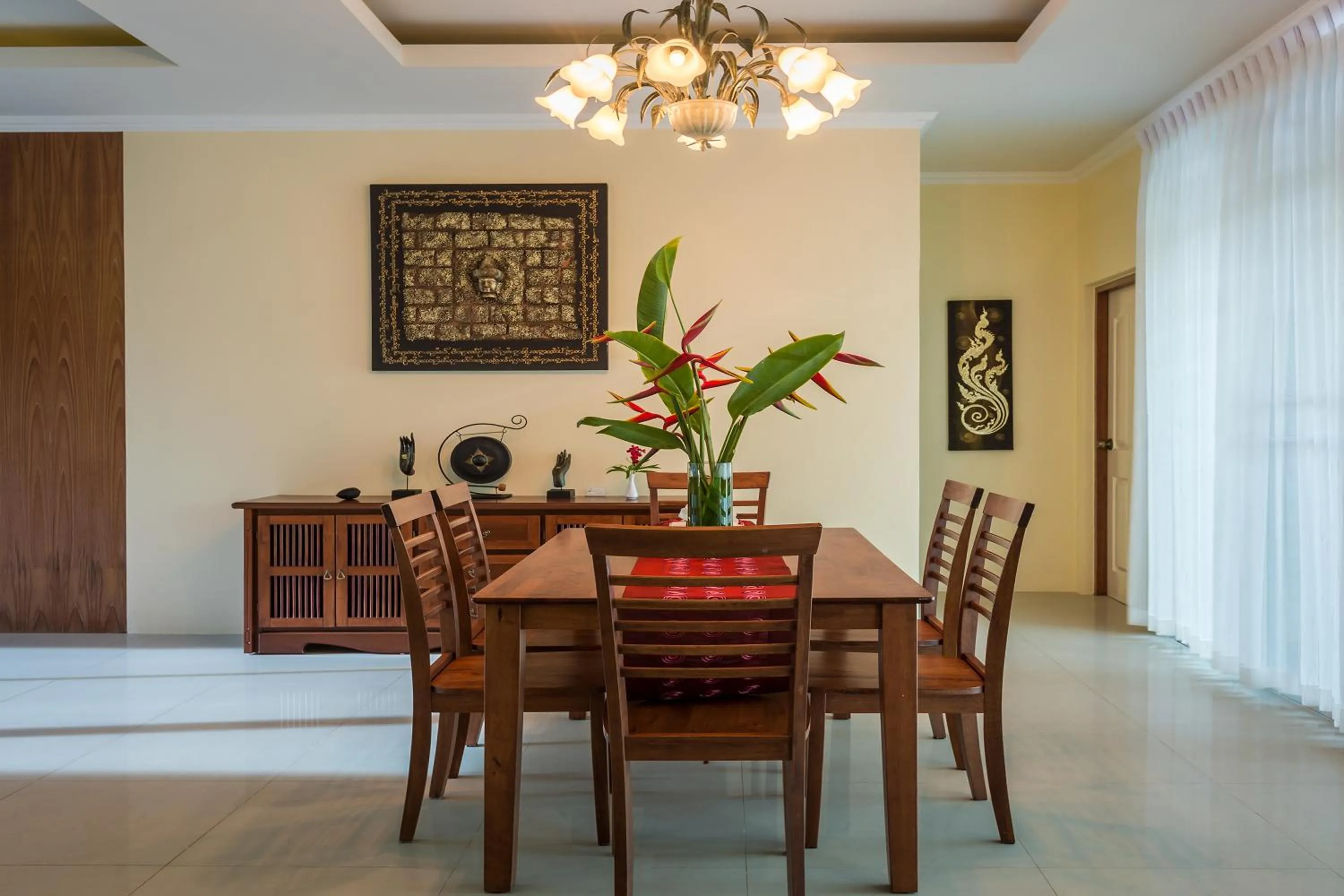 Dining area in Fisherman Way Beach Villa
