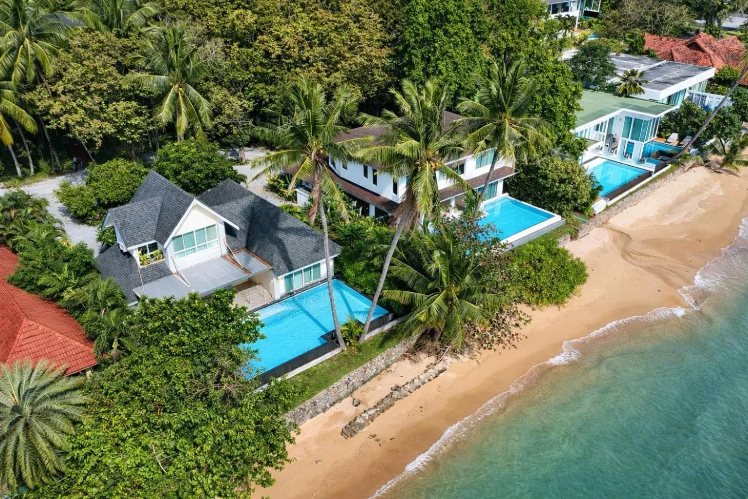 Property building in Fisherman Way Beach Villa Property building in Fisherman Way Beach Villa