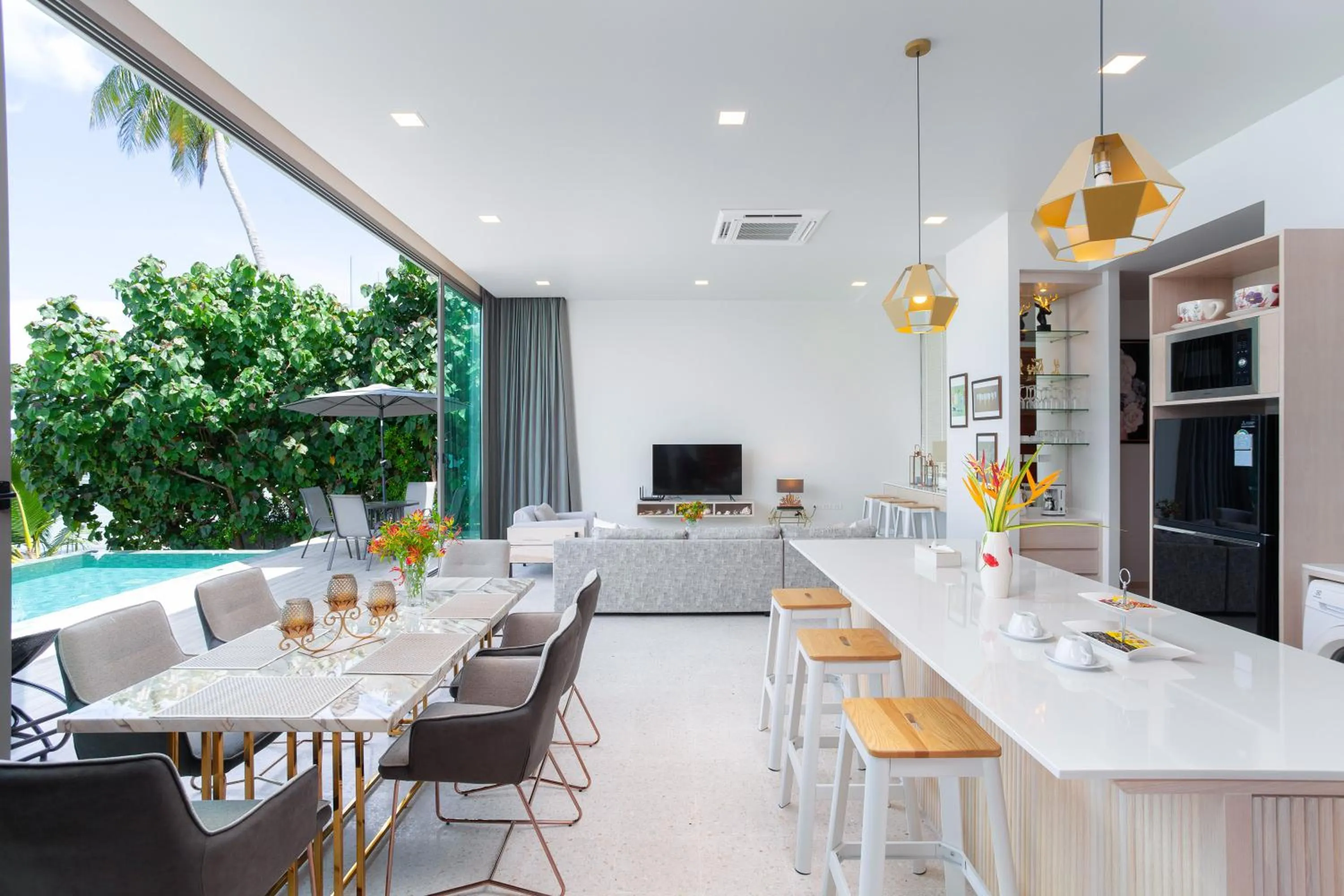 Kitchen or kitchenette in Fisherman Way Beach Villa