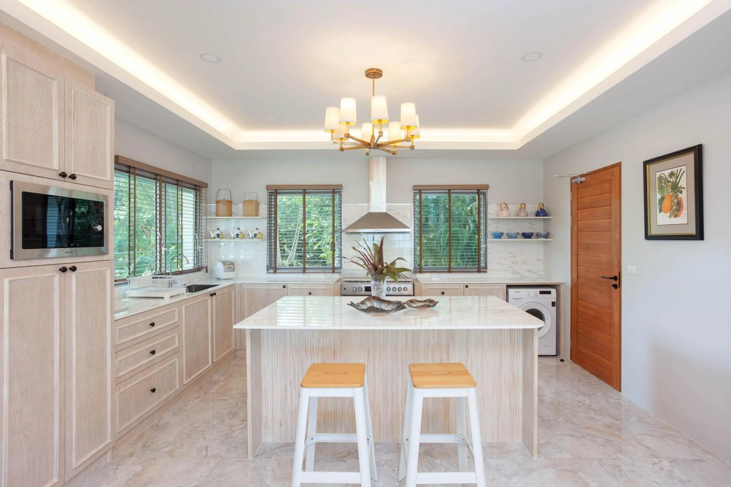 Kitchen or kitchenette in Fisherman Way Beach Villa