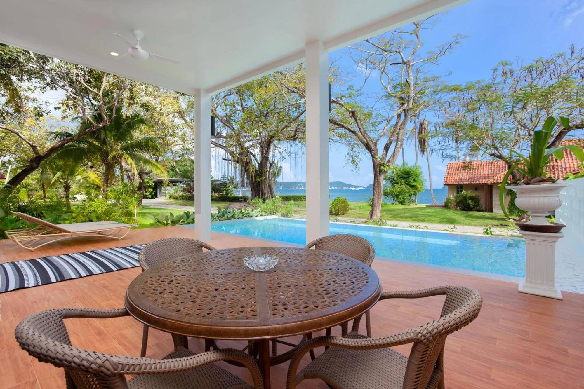 Patio in Fisherman Way Beach Villa