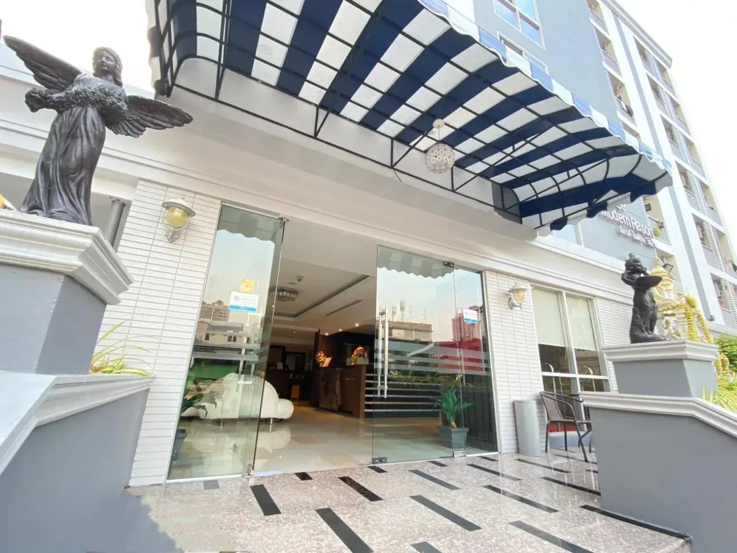 Property building in Leelawadee Modern Resort Huaykwang - ลีลาวดี ห้วยขวาง Property building in Leelawadee Modern Resort Huaykwang - ลีลาวดี ห้วยขวาง