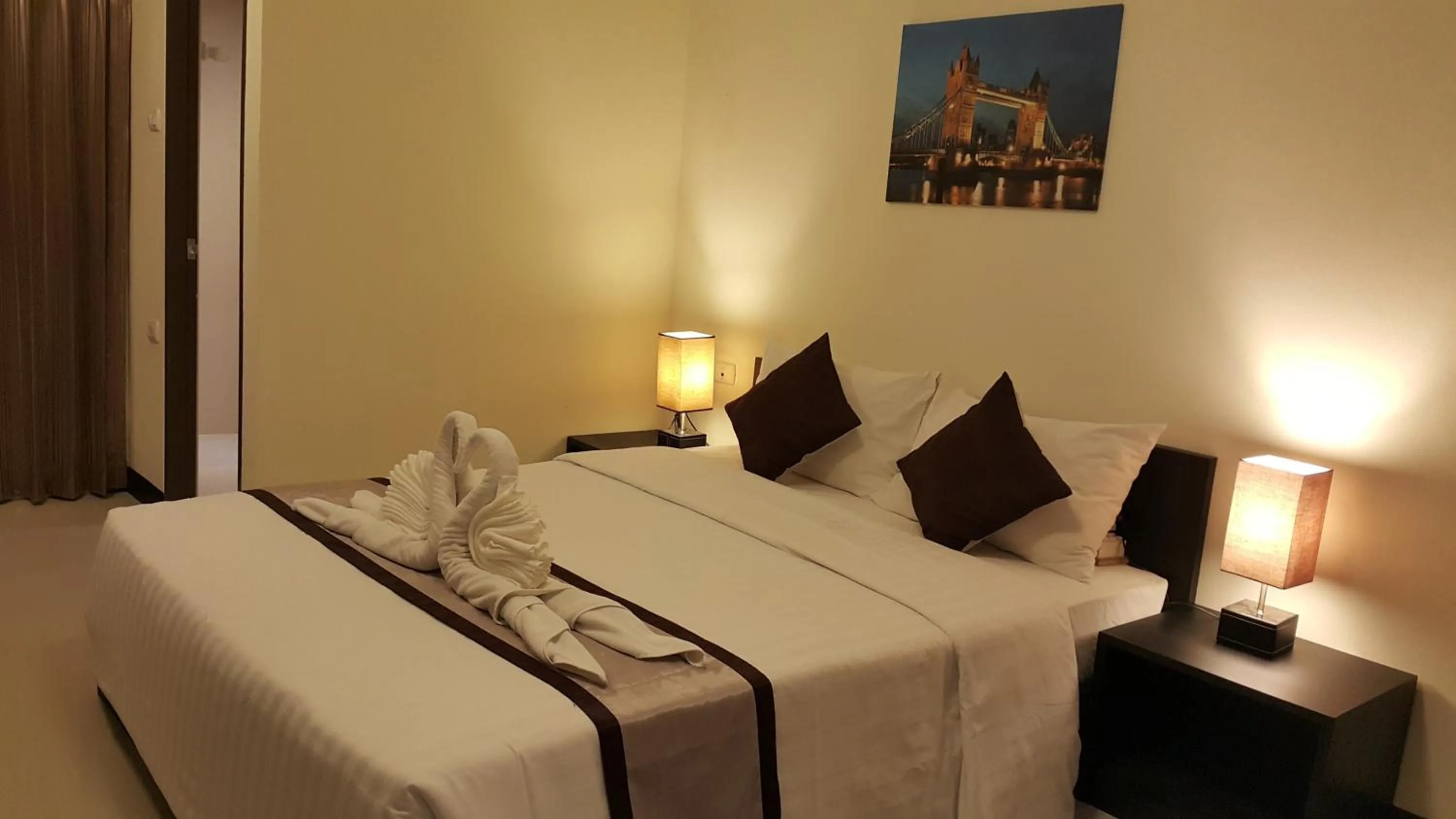 Photo of the whole room, Bed in Leelawadee Modern Resort Huaykwang - ลีลาวดี ห้วยขวาง