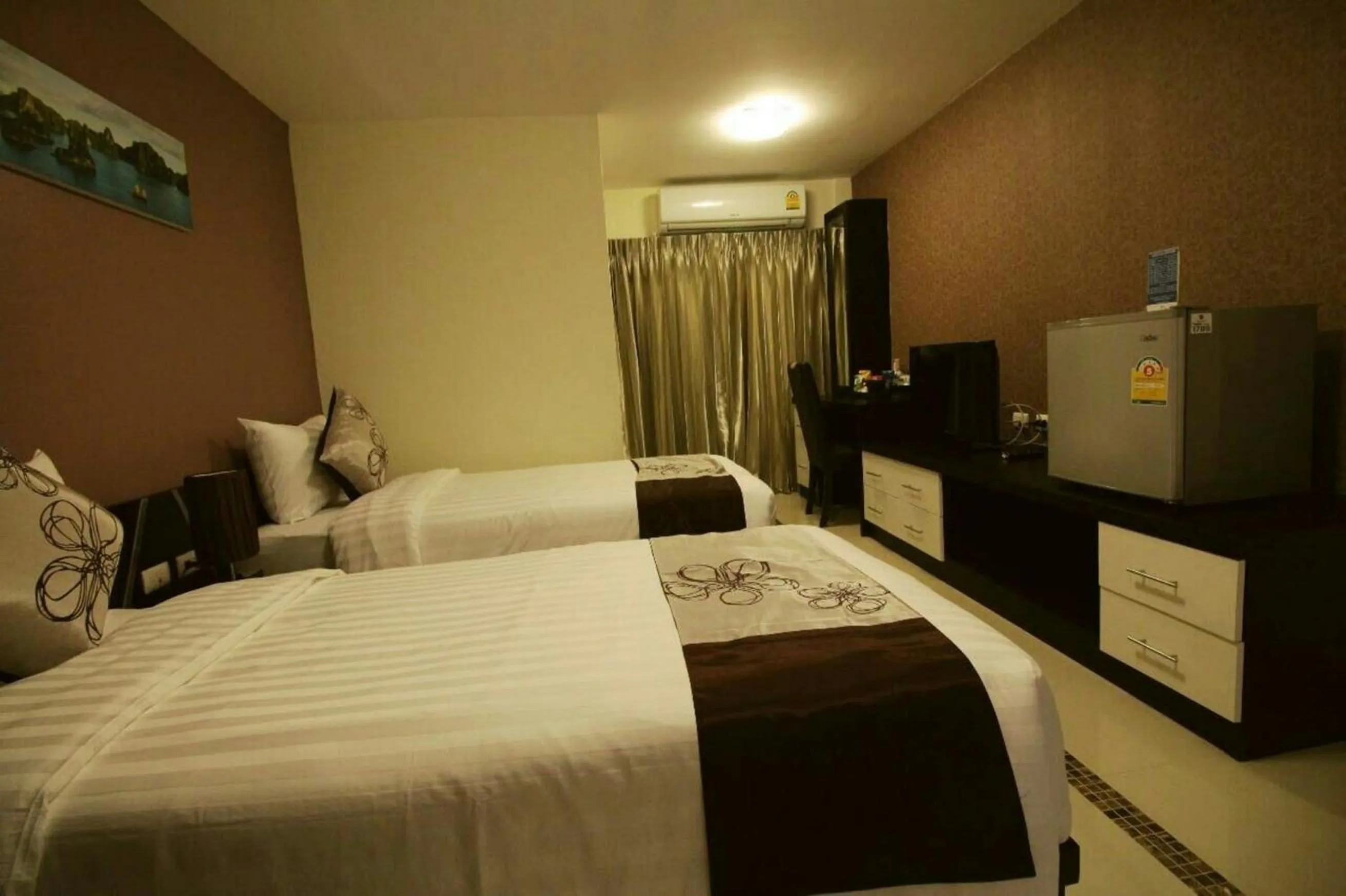 Photo of the whole room, Bed in Leelawadee Modern Resort Huaykwang - ลีลาวดี ห้วยขวาง
