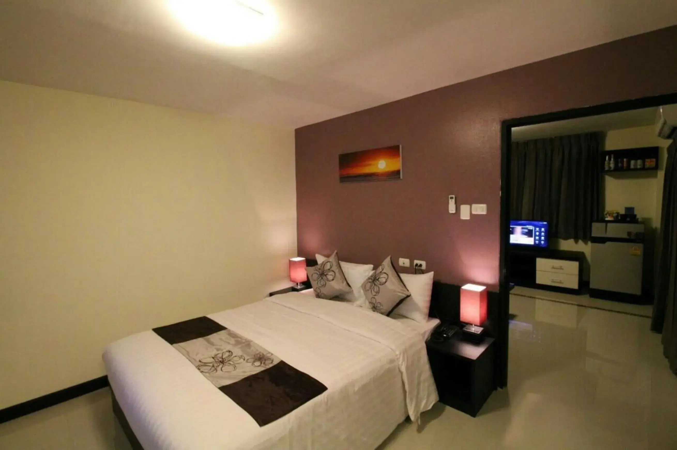 Photo of the whole room, Bed in Leelawadee Modern Resort Huaykwang - ลีลาวดี ห้วยขวาง Photo of the whole room, Bed in Leelawadee Modern Resort Huaykwang - ลีลาวดี ห้วยขวาง