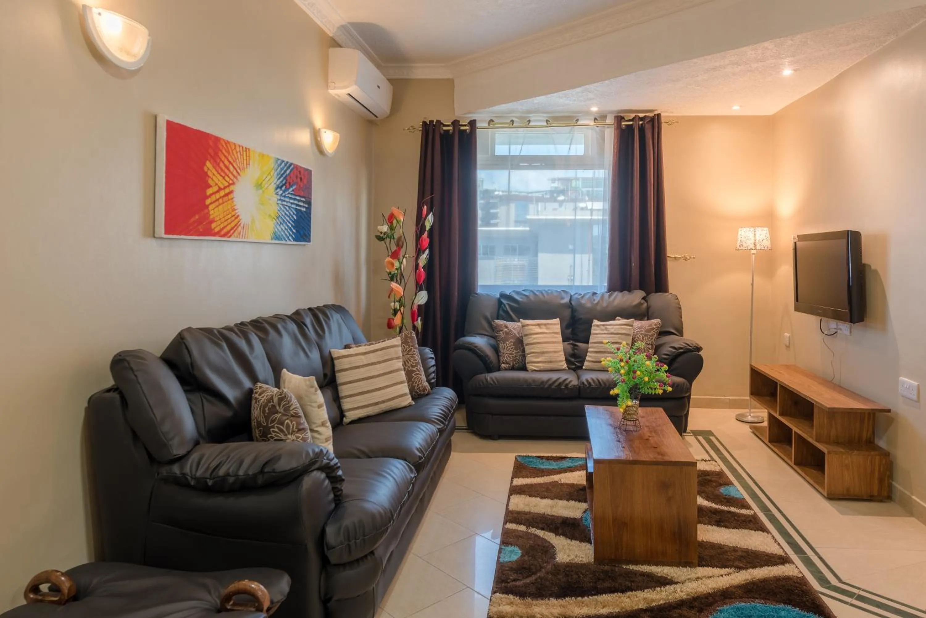 Communal lounge/ TV room in Hotel Raha Tower