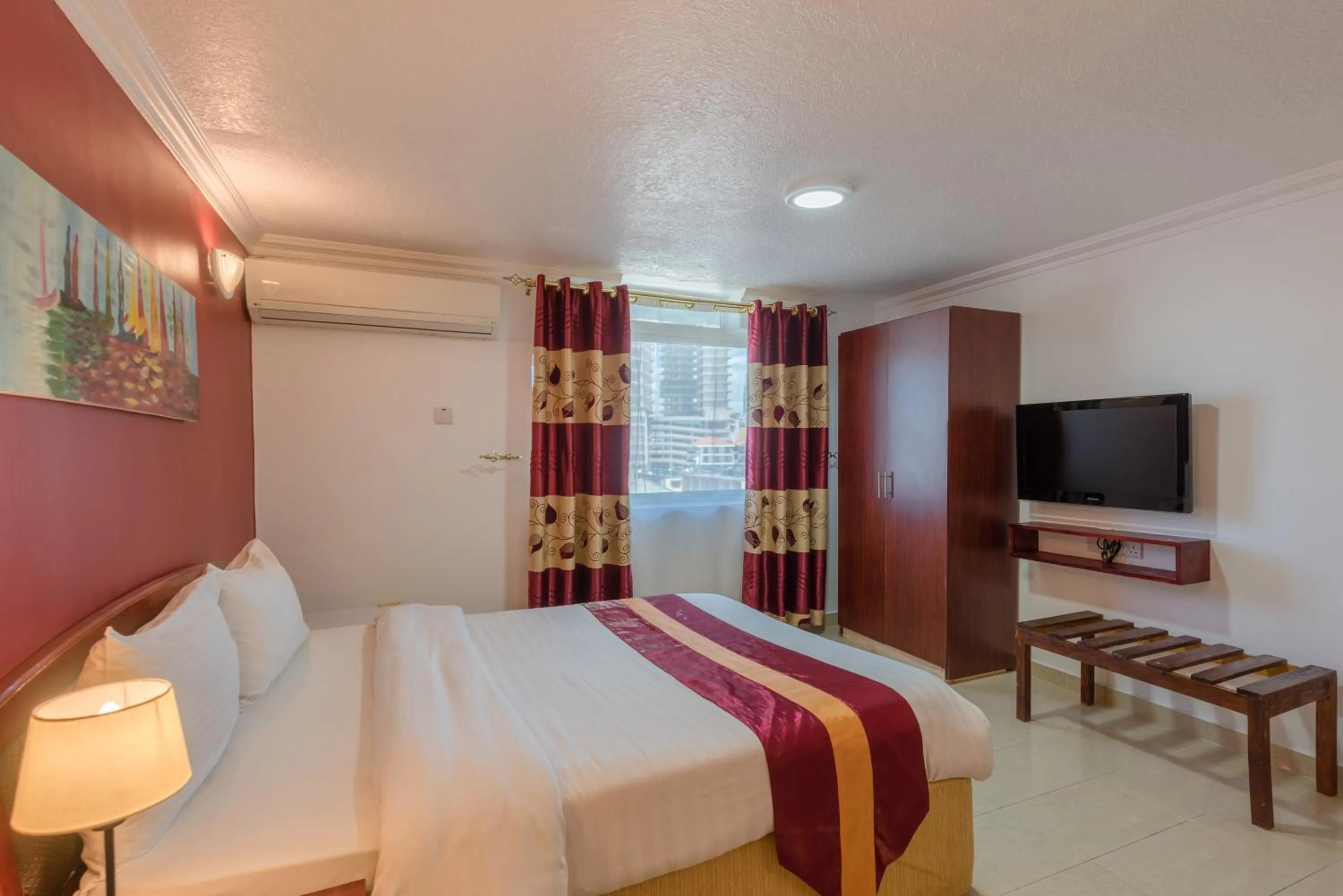 Bed in Hotel Raha Tower