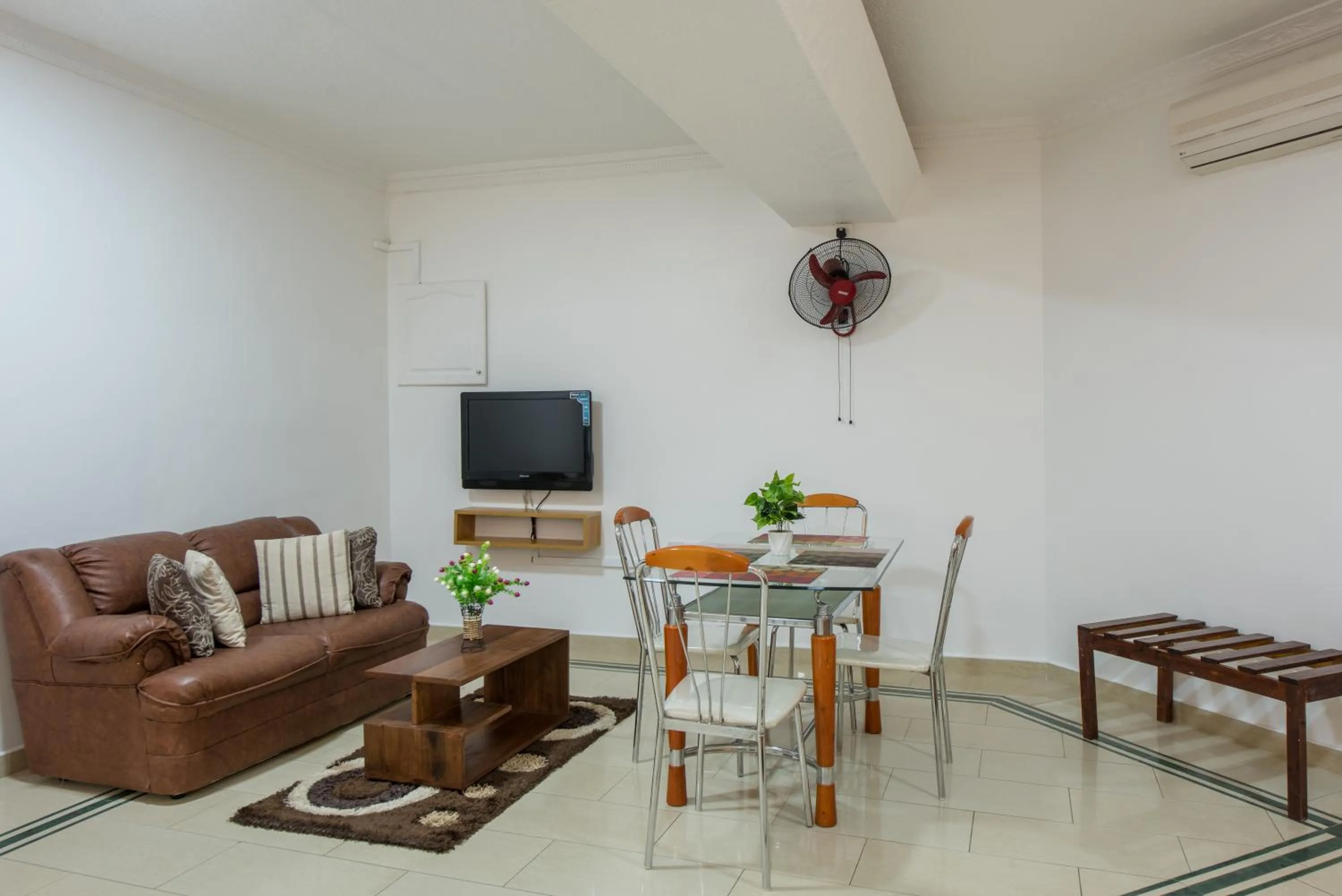 TV and multimedia in Hotel Raha Tower