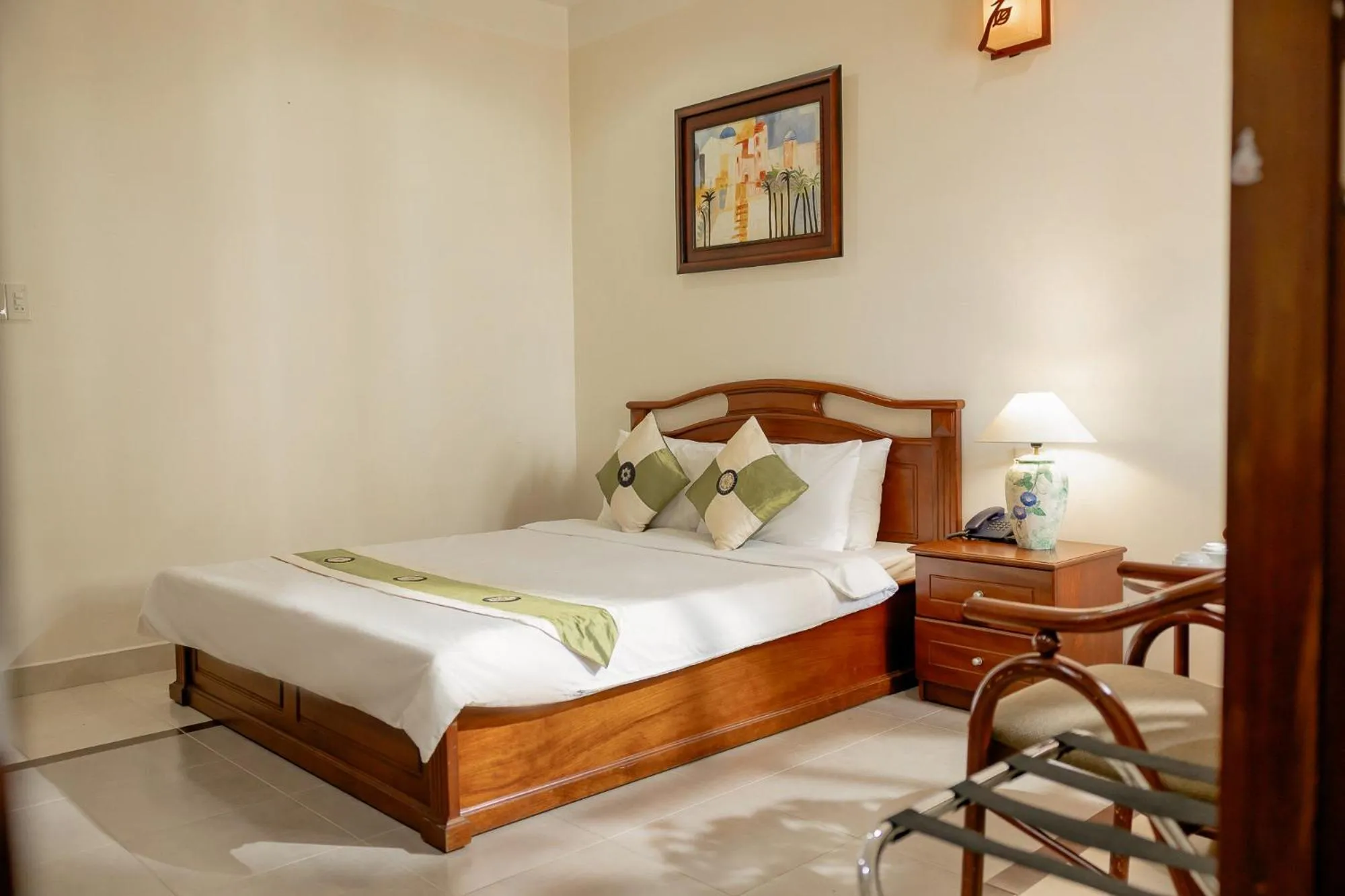 Bed in Hùng Phong Hotel - Near Dalat Market