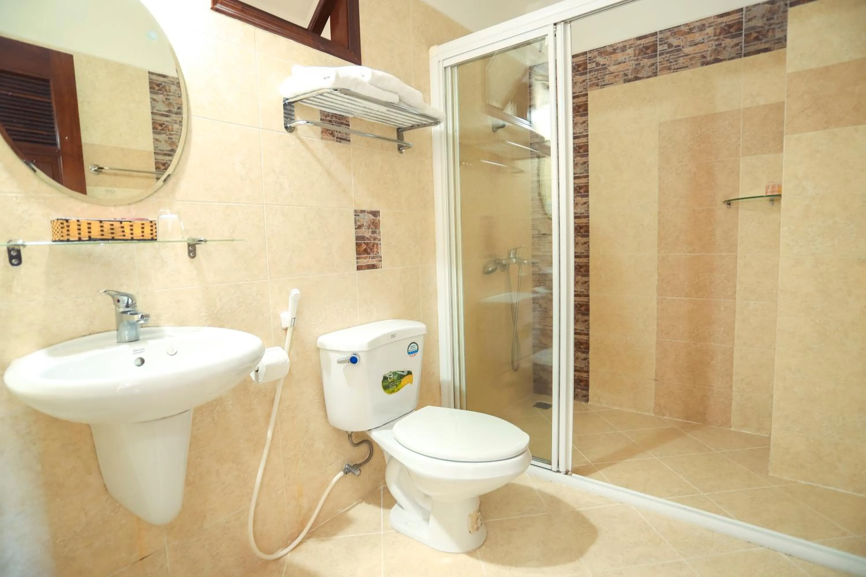 Toilet in Hùng Phong Hotel - Near Dalat Market