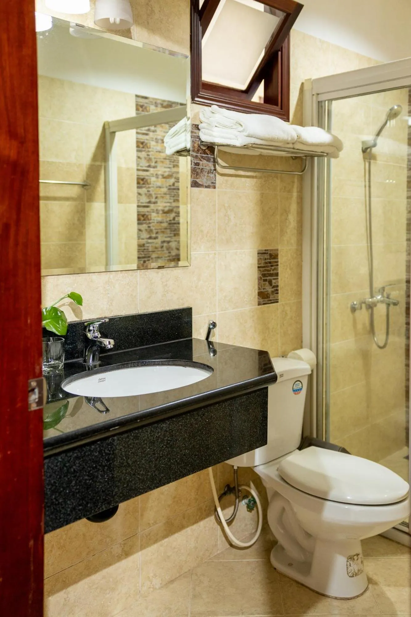 Bathroom in Hùng Phong Hotel - Near Dalat Market