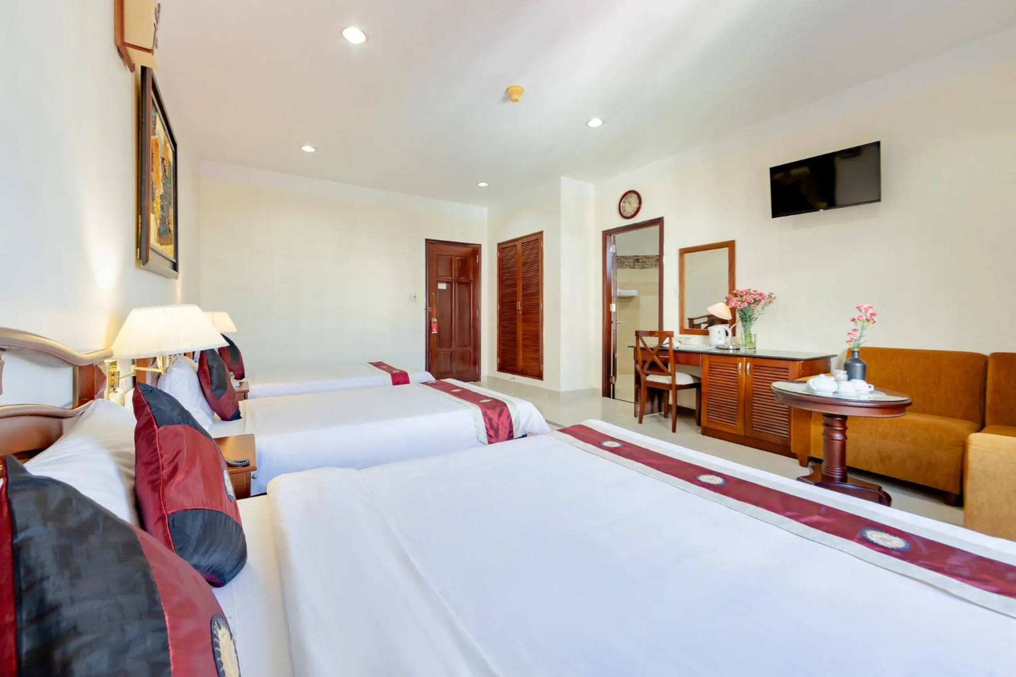 furniture, Bed in Hùng Phong Hotel - Near Dalat Market