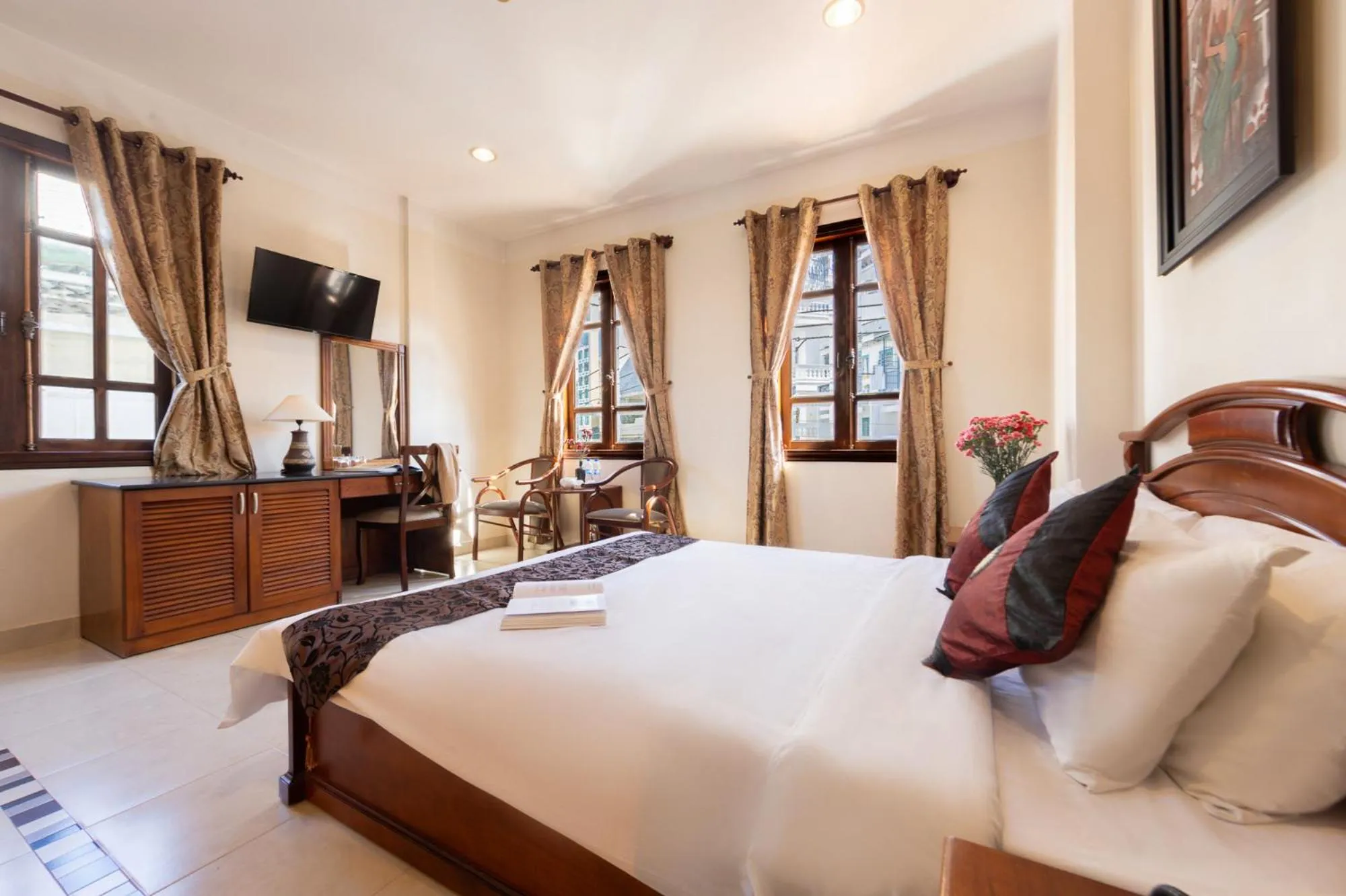 Photo of the whole room, Bed in Hùng Phong Hotel - Near Dalat Market