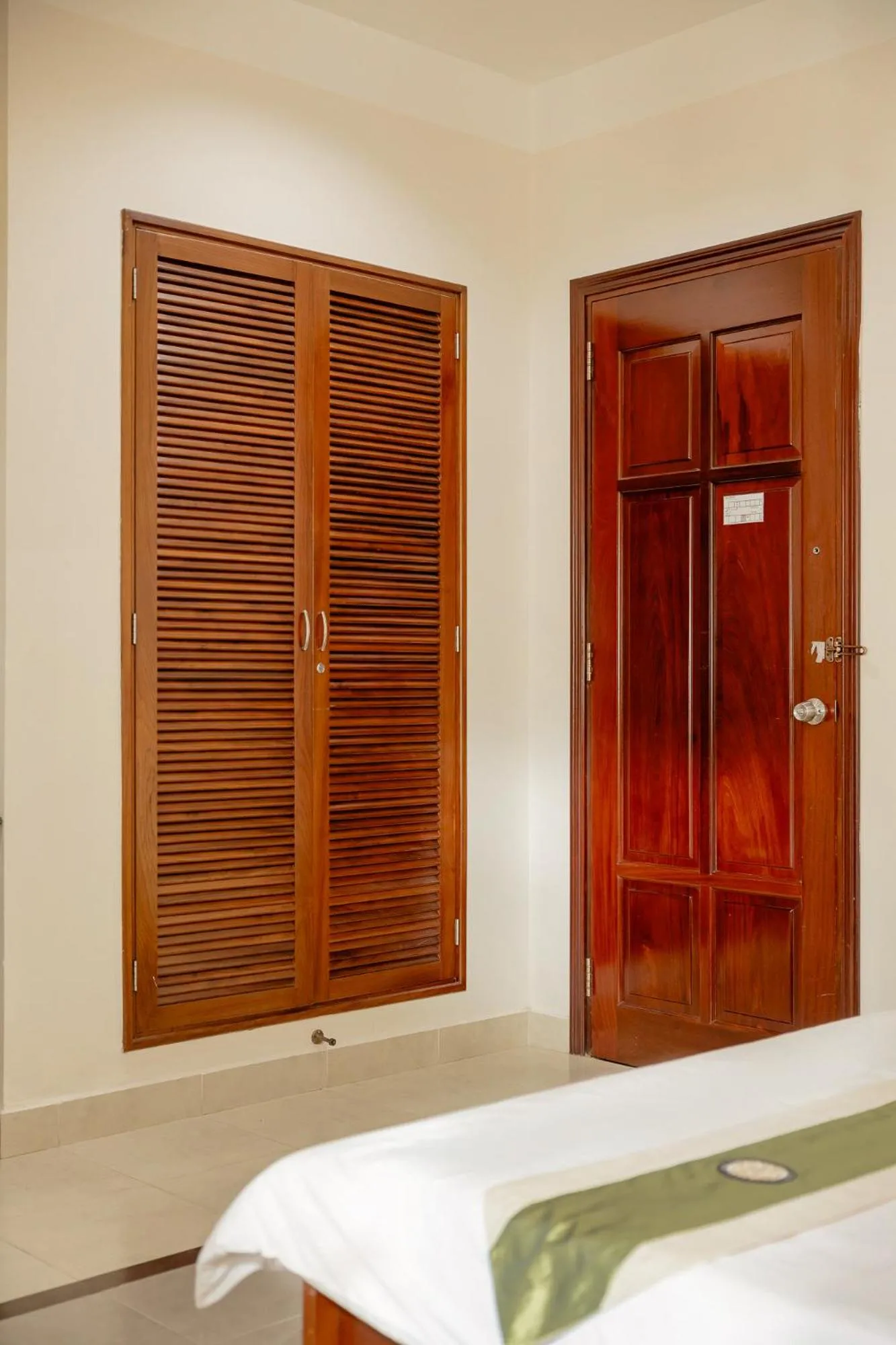 wardrobe in Hùng Phong Hotel - Near Dalat Market