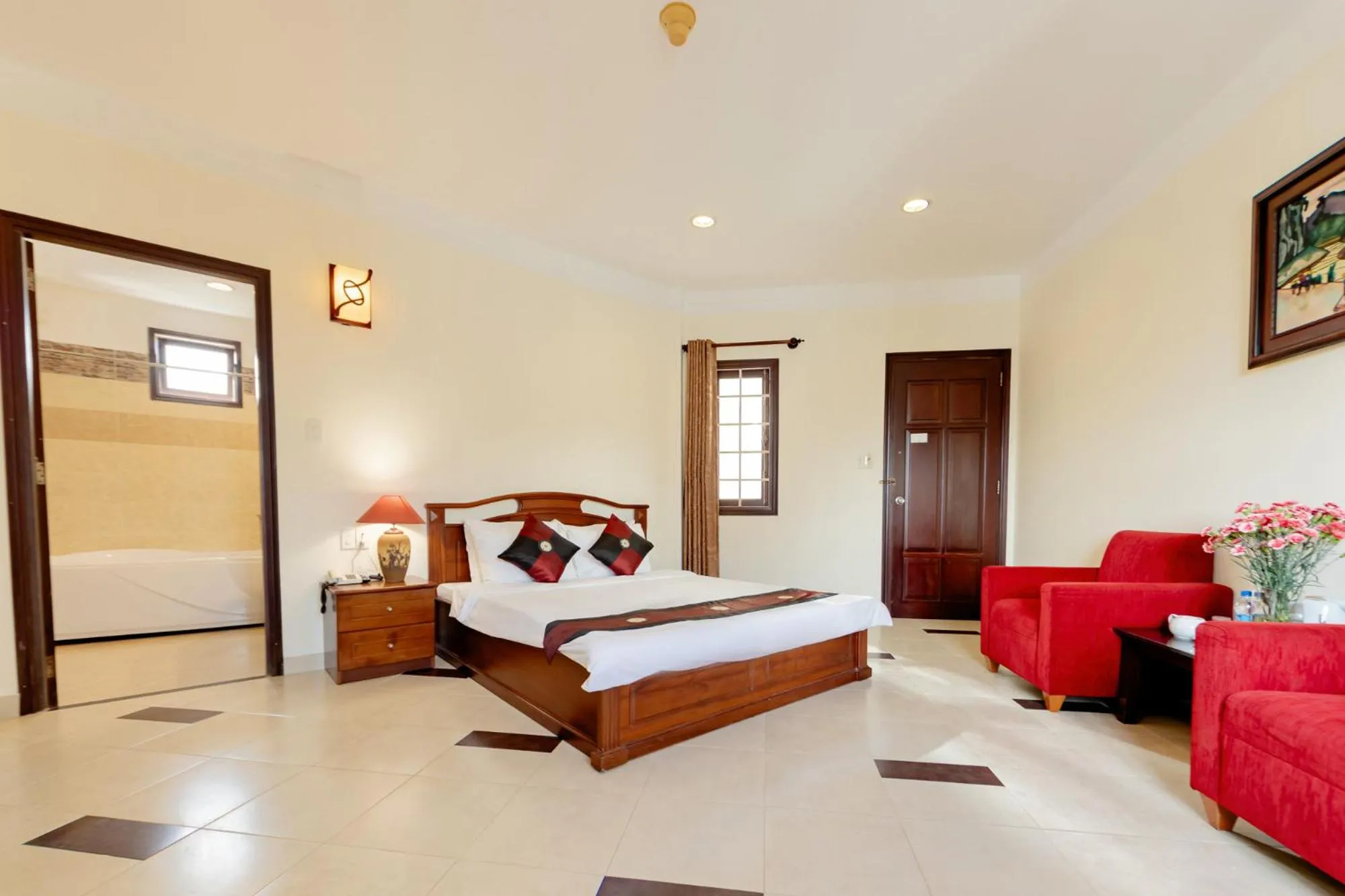 Photo of the whole room, Bed in Hùng Phong Hotel - Near Dalat Market