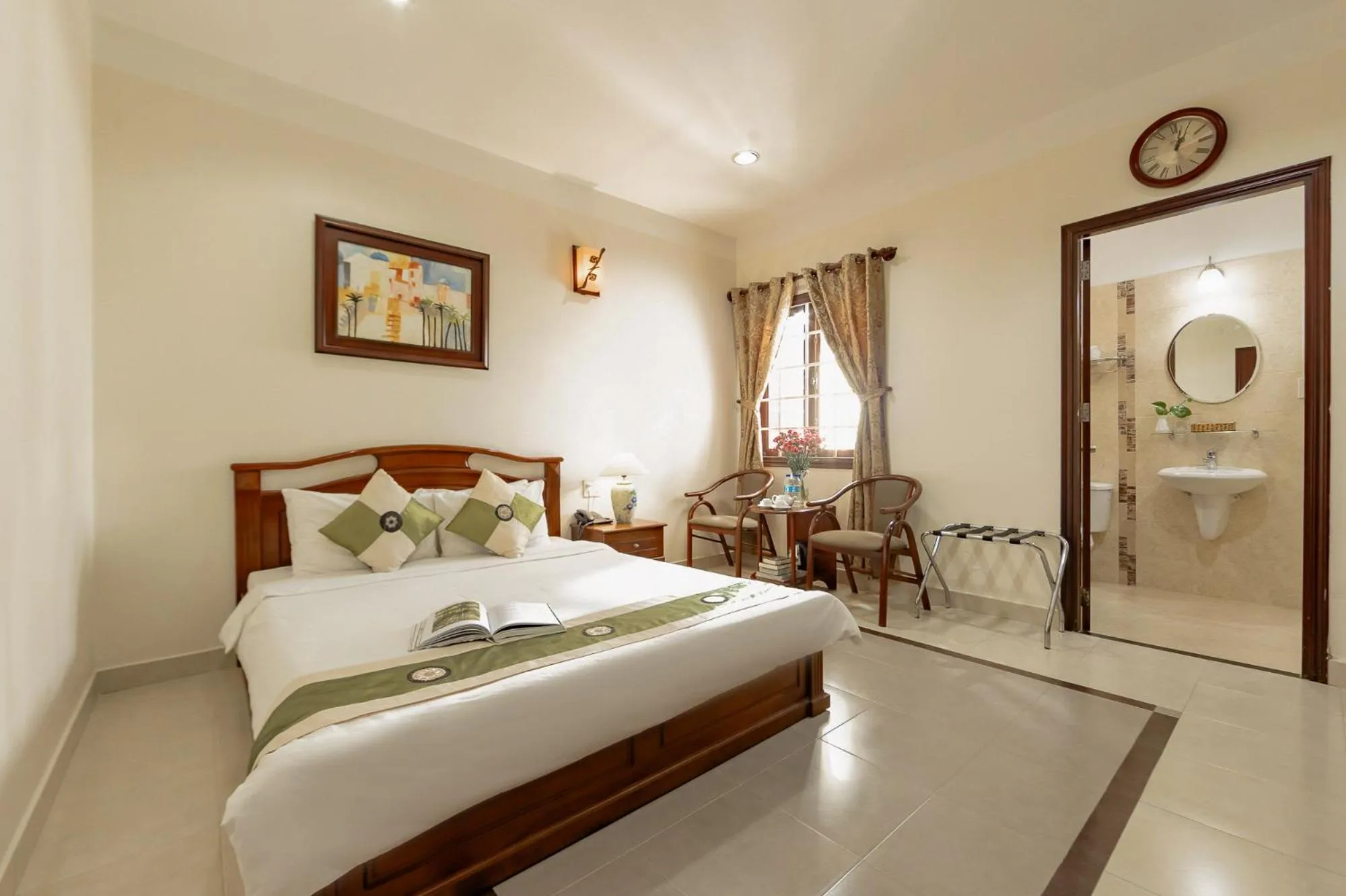 Photo of the whole room, Bed in Hùng Phong Hotel - Near Dalat Market