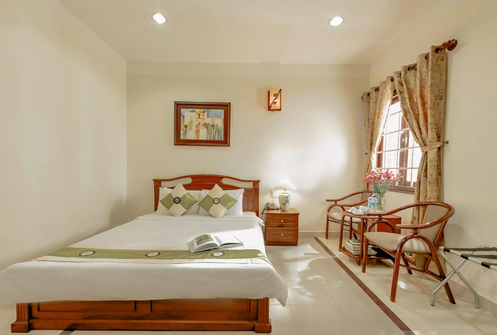 View (from property/room), Bed in Hùng Phong Hotel - Near Dalat Market
