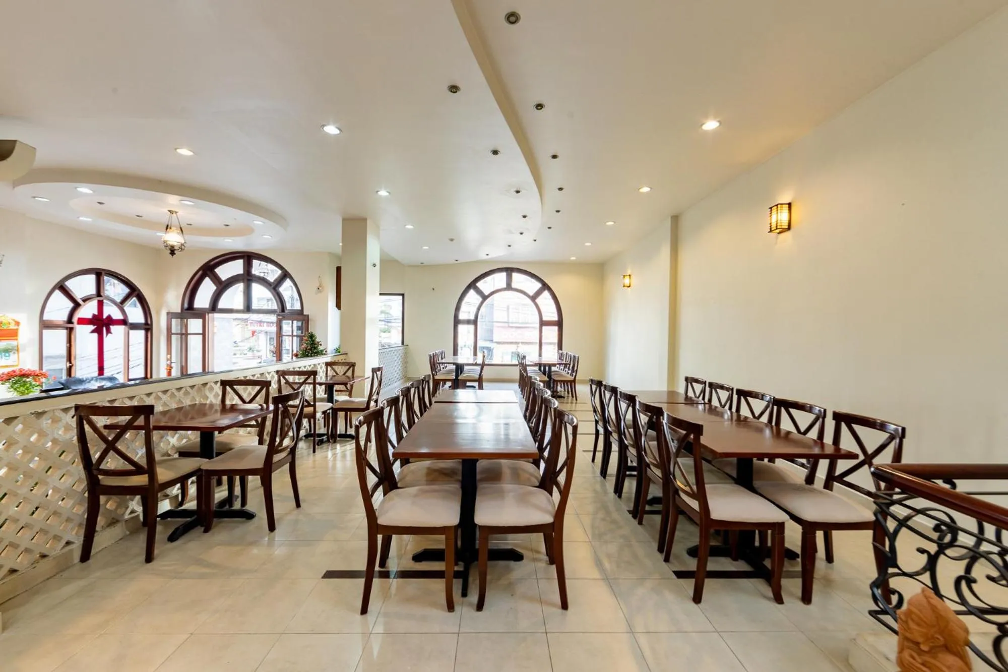 Seating area in Hùng Phong Hotel - Near Dalat Market