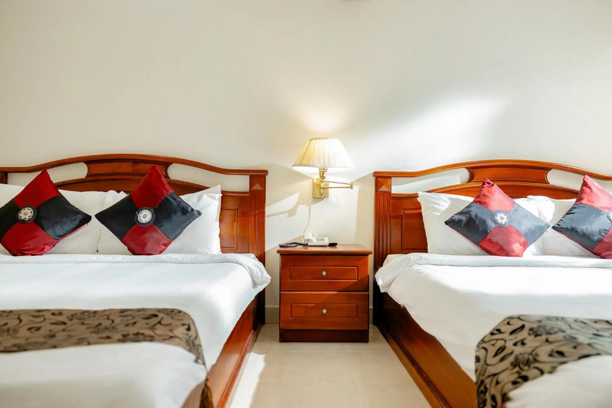 Bed in Hùng Phong Hotel - Near Dalat Market