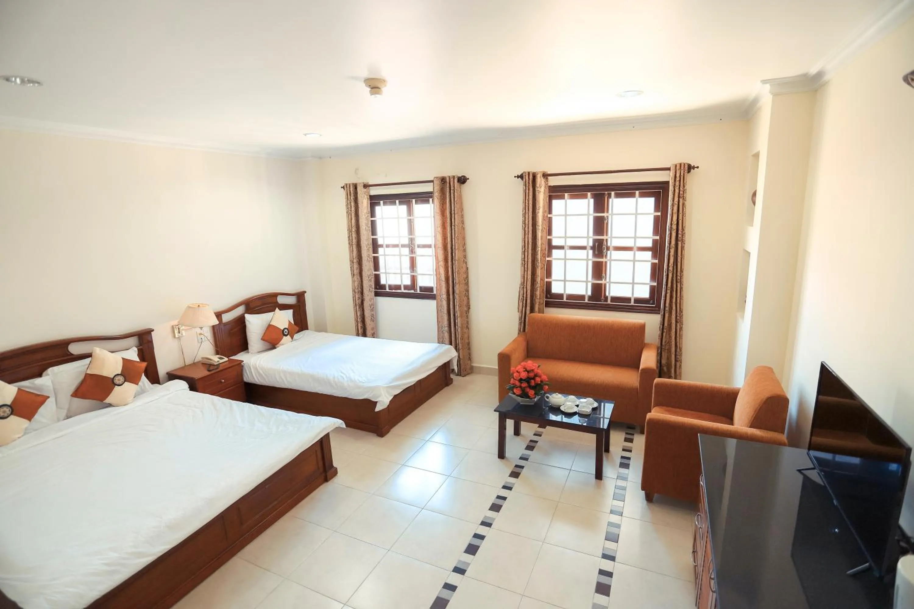 Photo of the whole room in Hùng Phong Hotel - Near Dalat Market