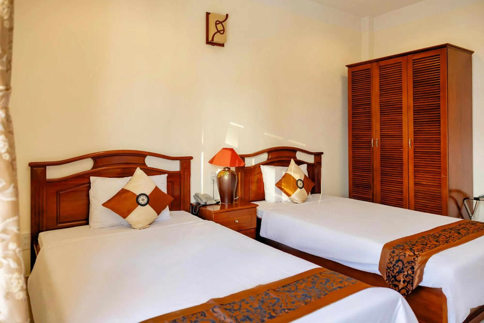 Bed in Hùng Phong Hotel - Near Dalat Market