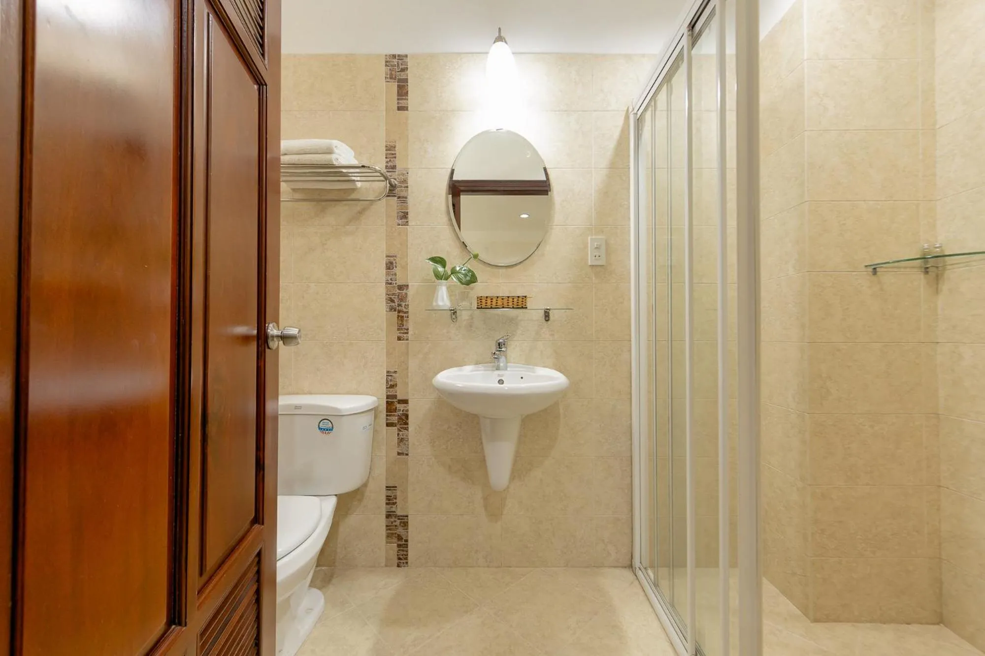 Toilet in Hùng Phong Hotel - Near Dalat Market