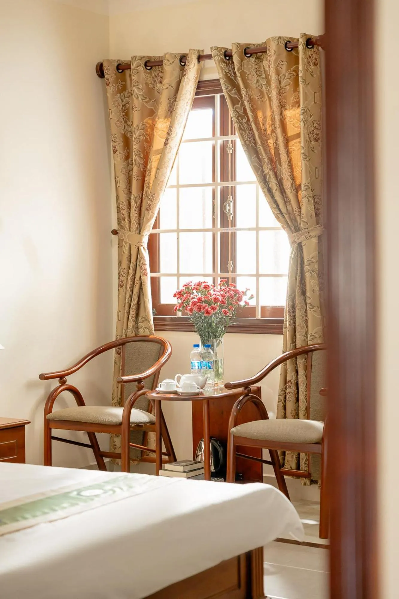 Seating area in Hùng Phong Hotel - Near Dalat Market