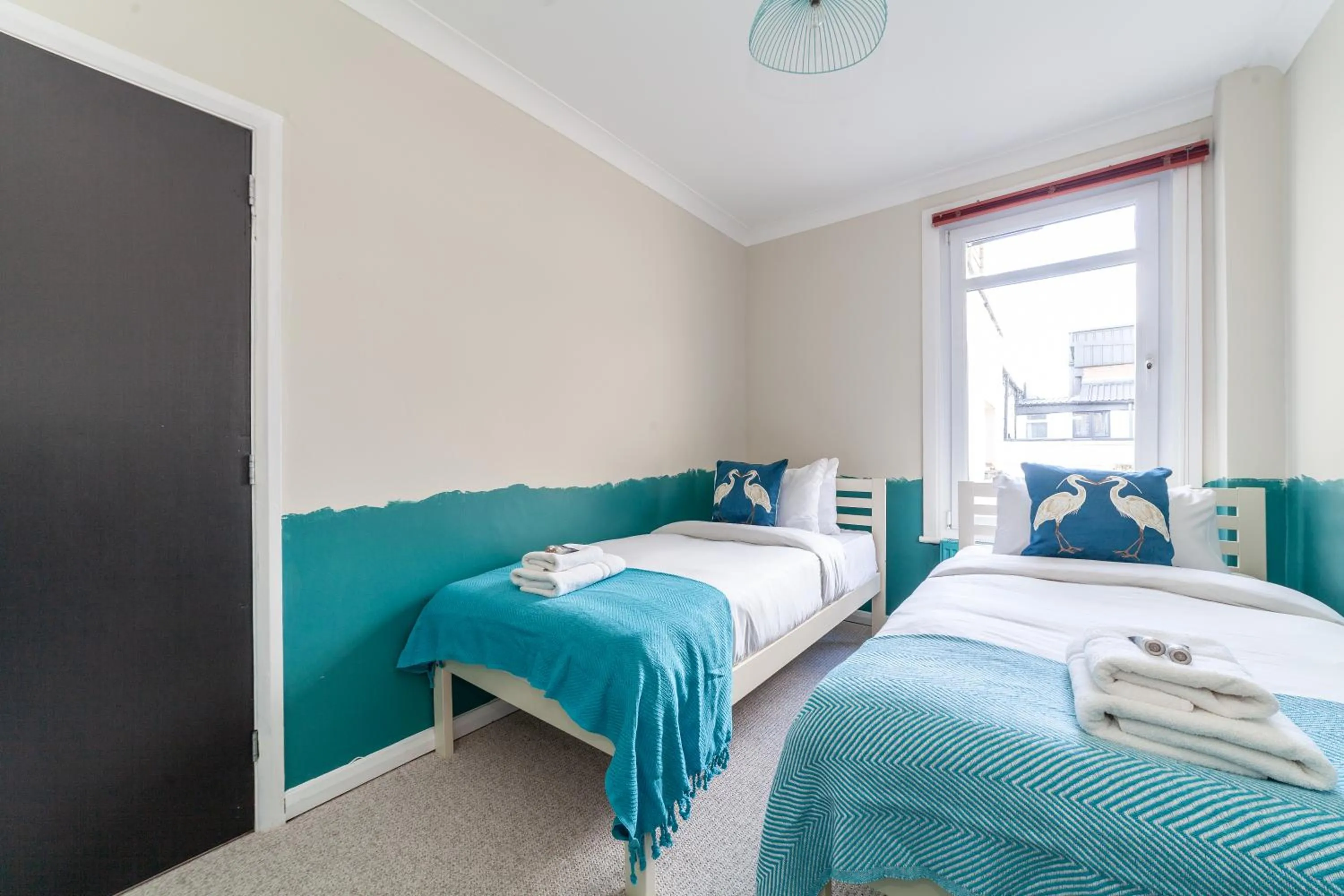 Bed in Tranquil 5BR house with garden & terrace, SE London