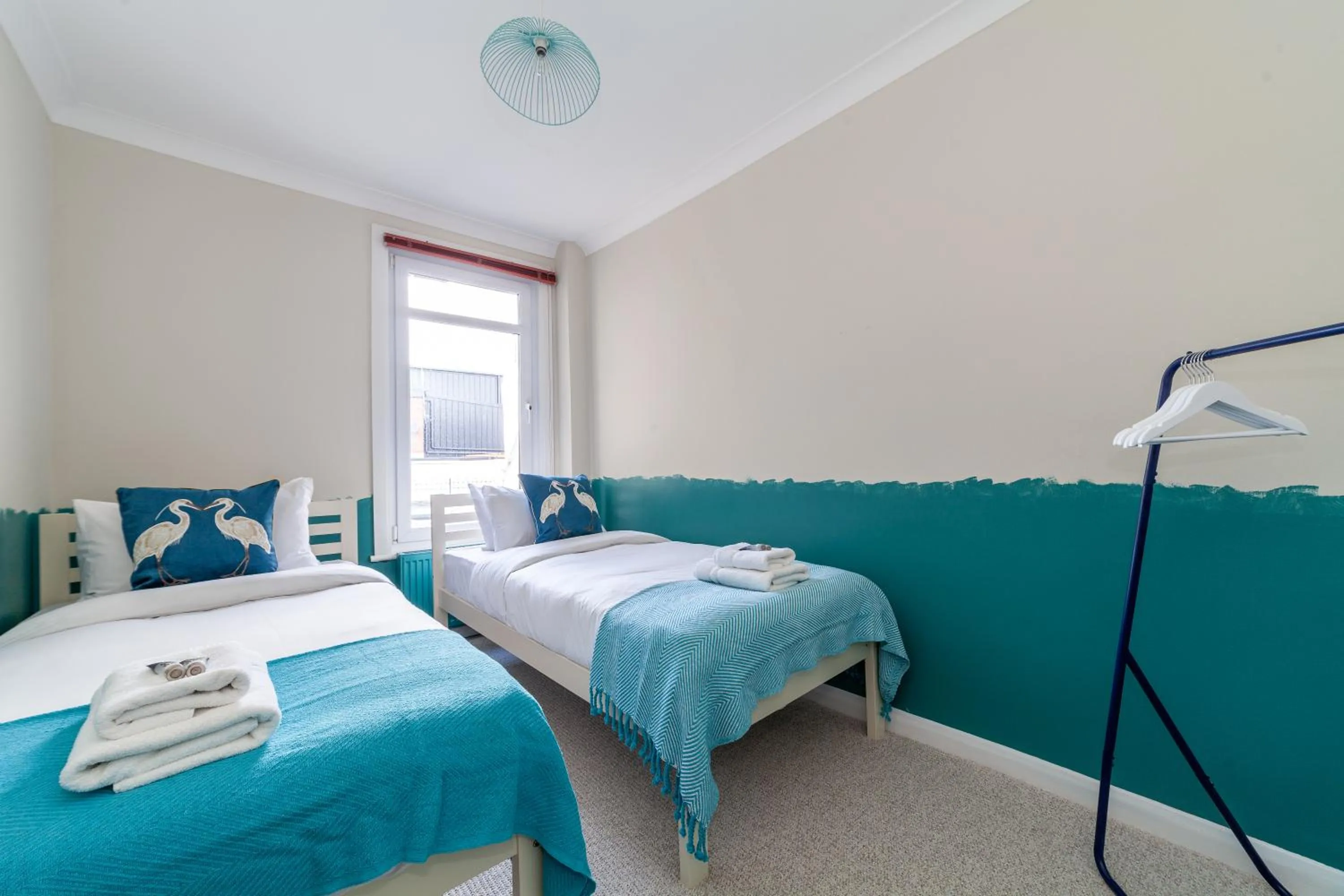 Bed in Tranquil 5BR house with garden & terrace, SE London