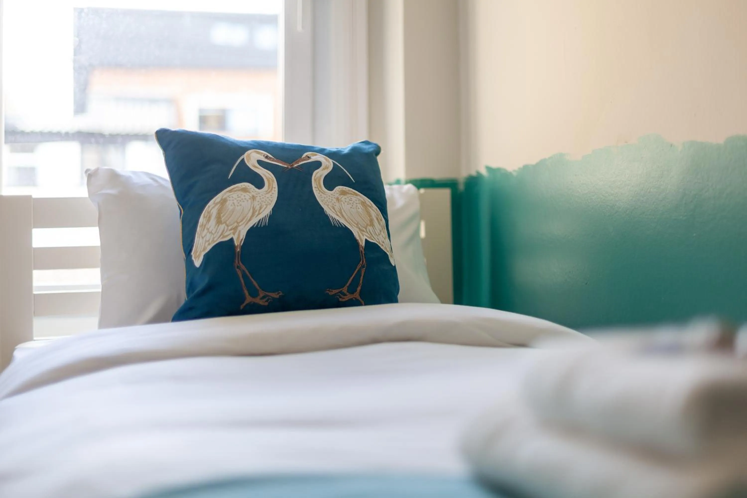Bed in Tranquil 5BR house with garden & terrace, SE London